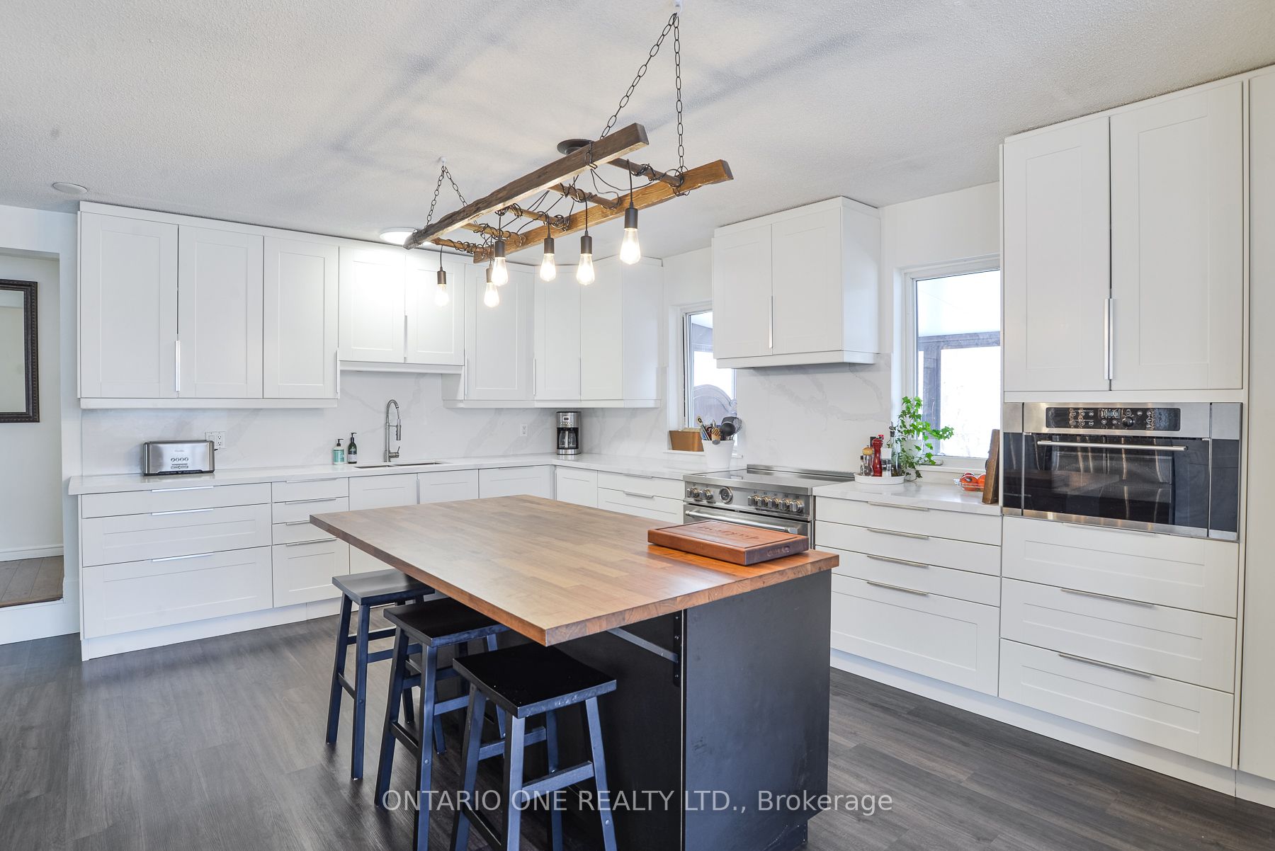 811 Bay St