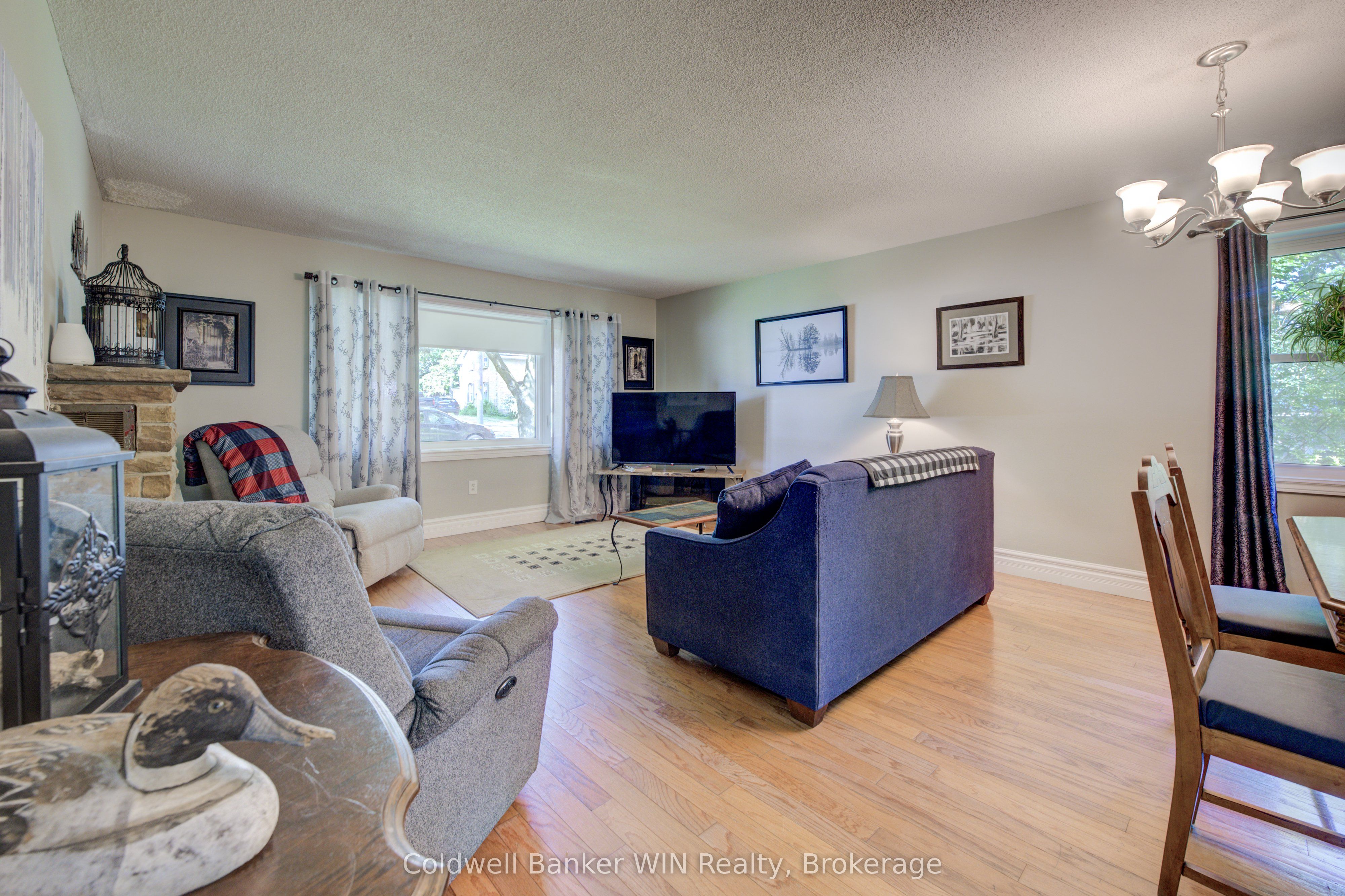 150 Normanby Street N Property Photo 8