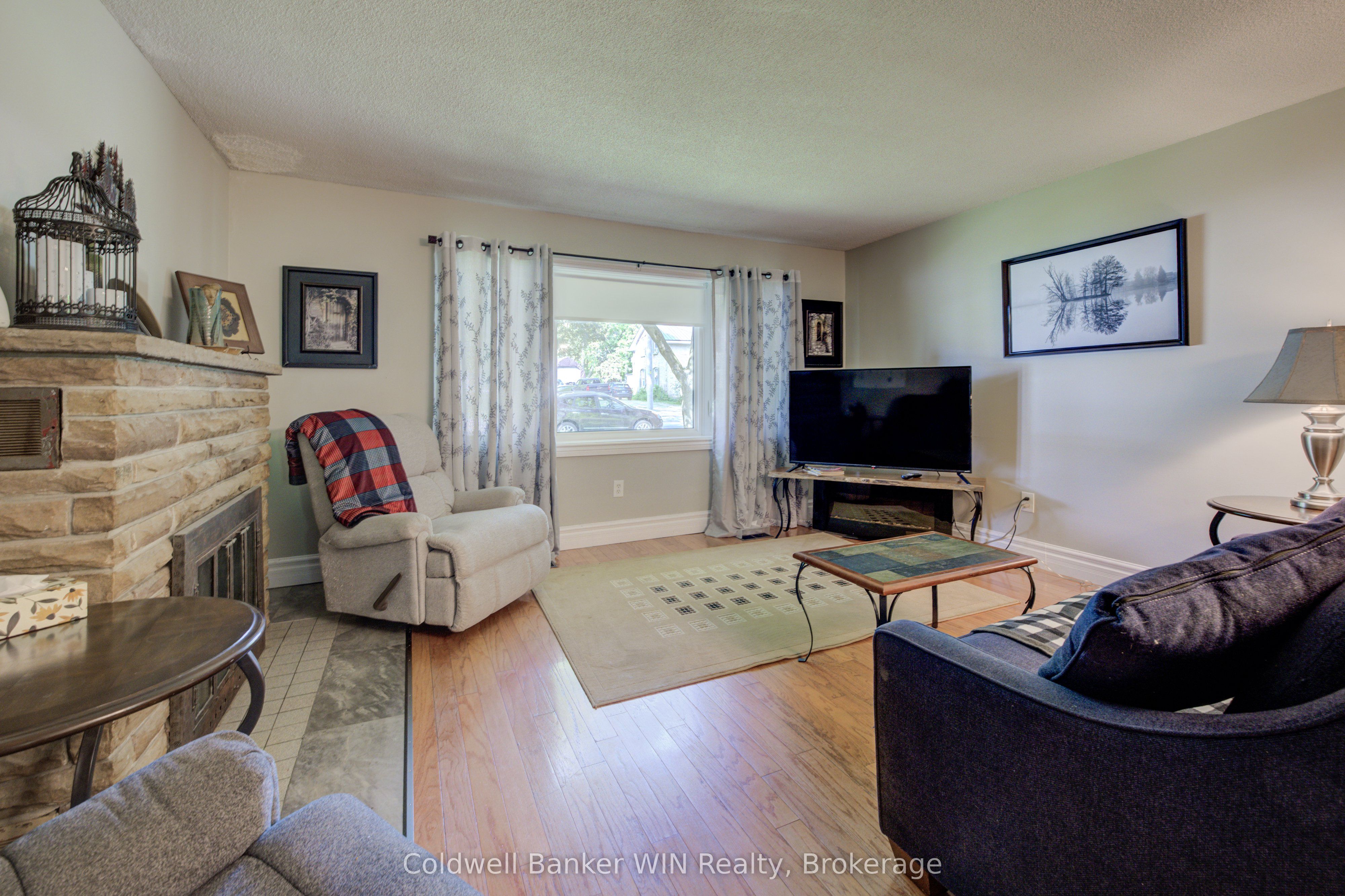 150 Normanby Street N Property Photo 9