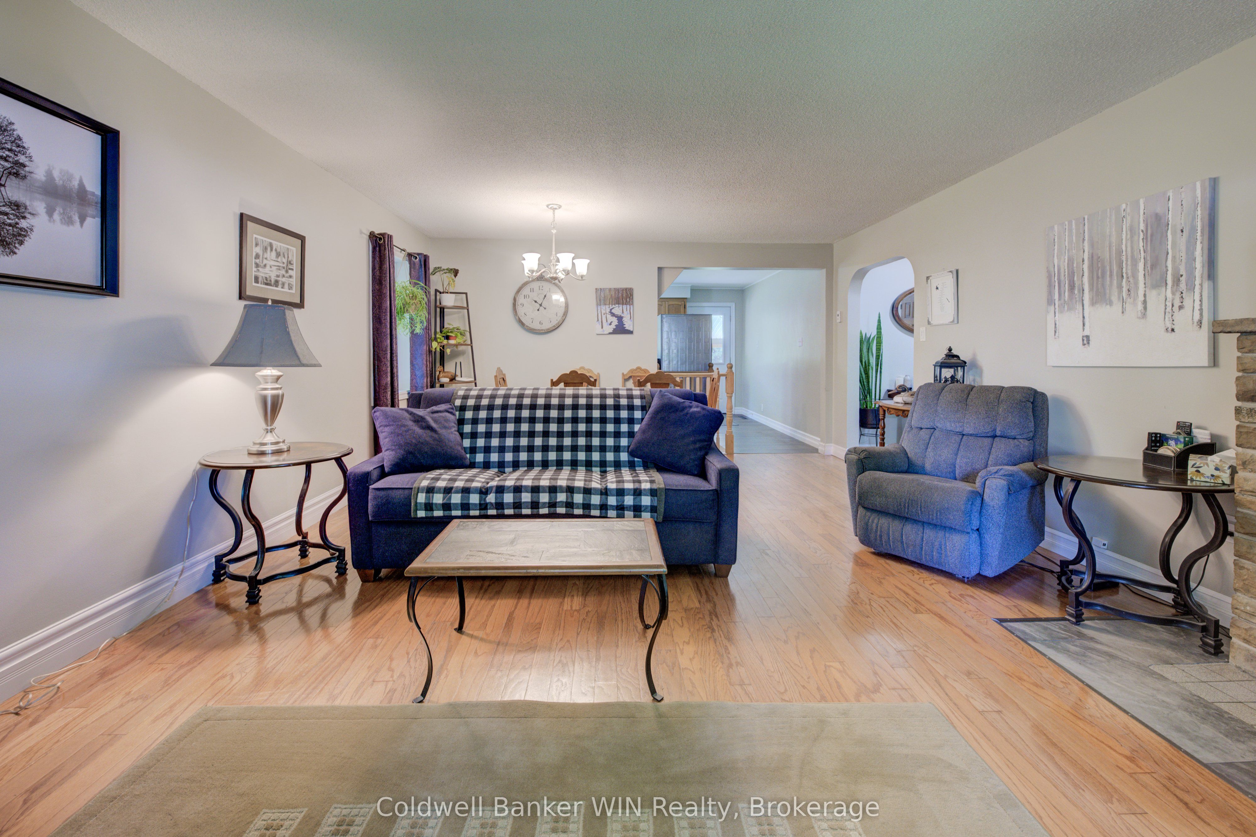 150 Normanby Street N Property Photo 10