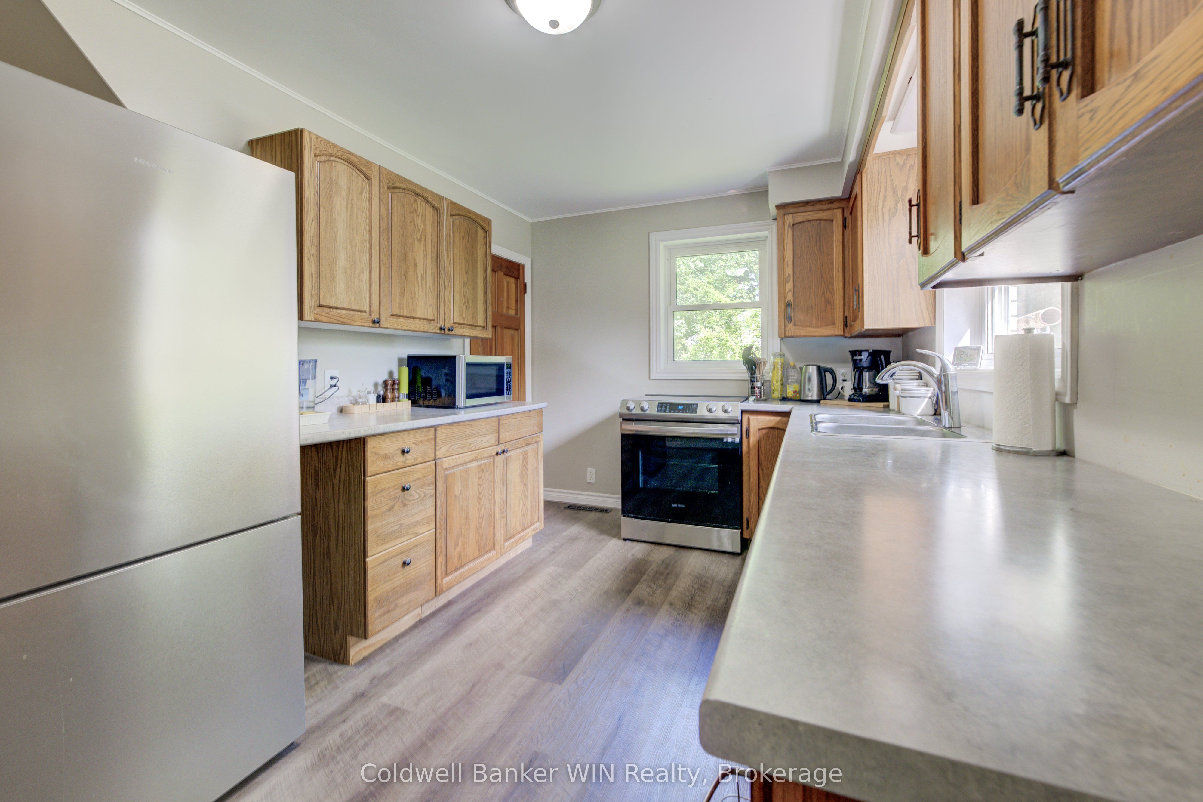 150 Normanby Street N Property Photo 13