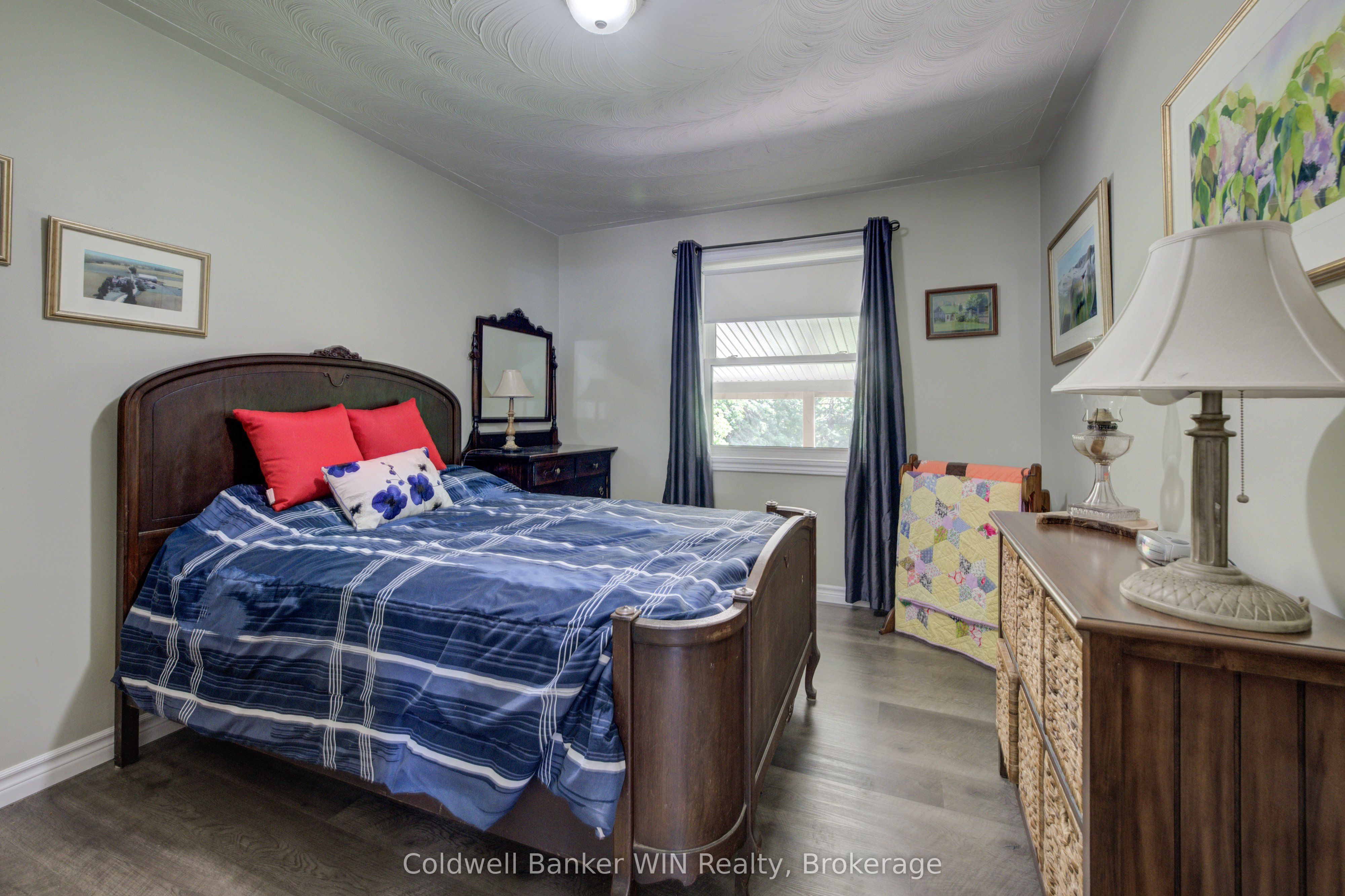 150 Normanby Street N Property Photo 15