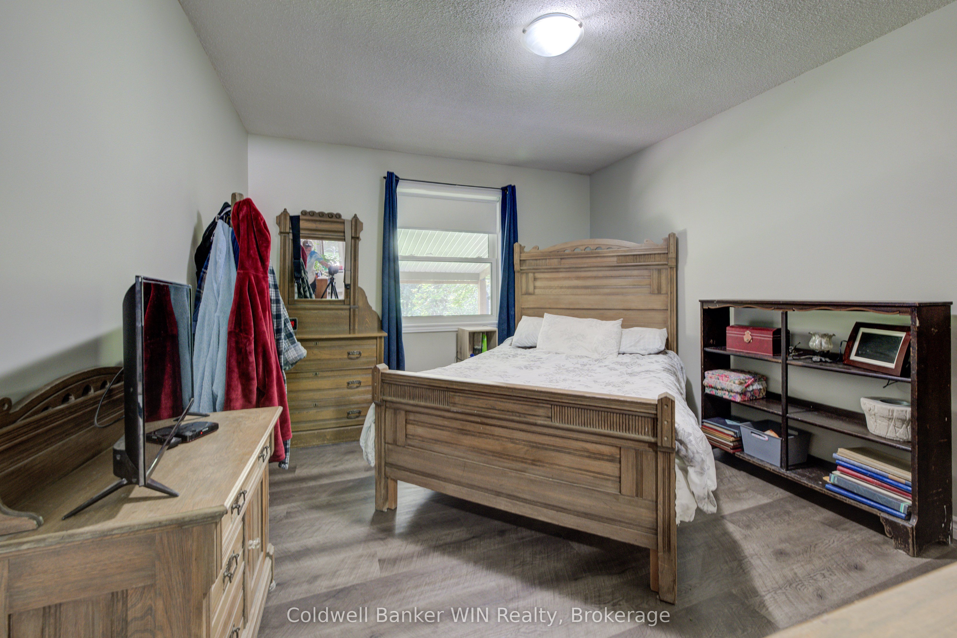 150 Normanby Street N Property Photo 16