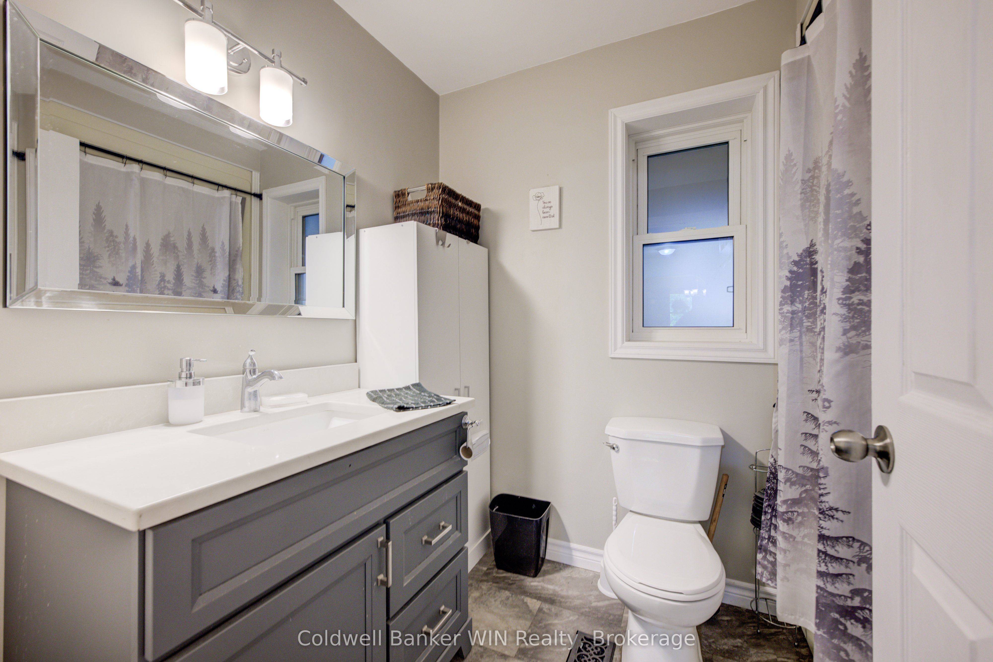 150 Normanby Street N Property Photo 18