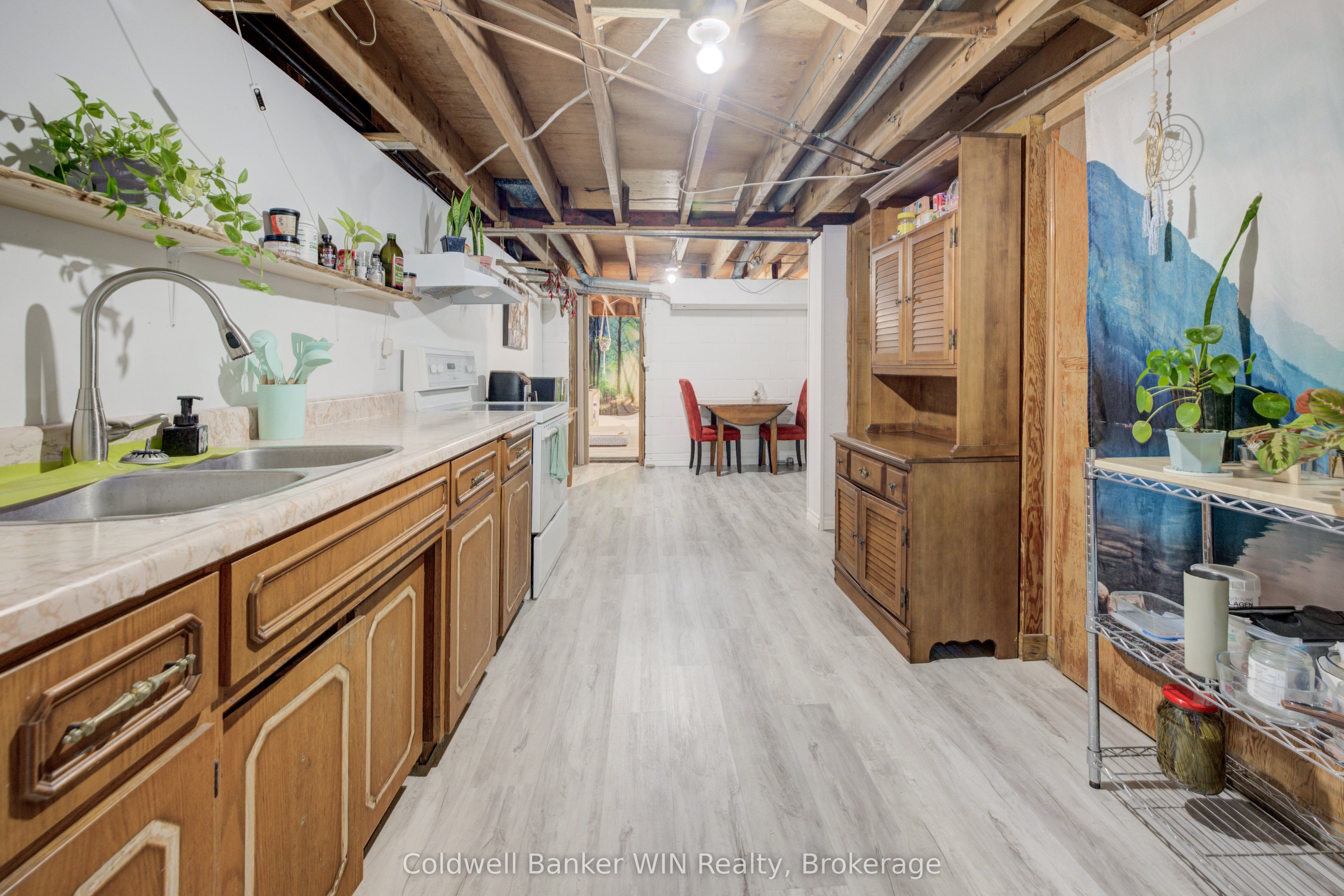 150 Normanby Street N Property Photo 20