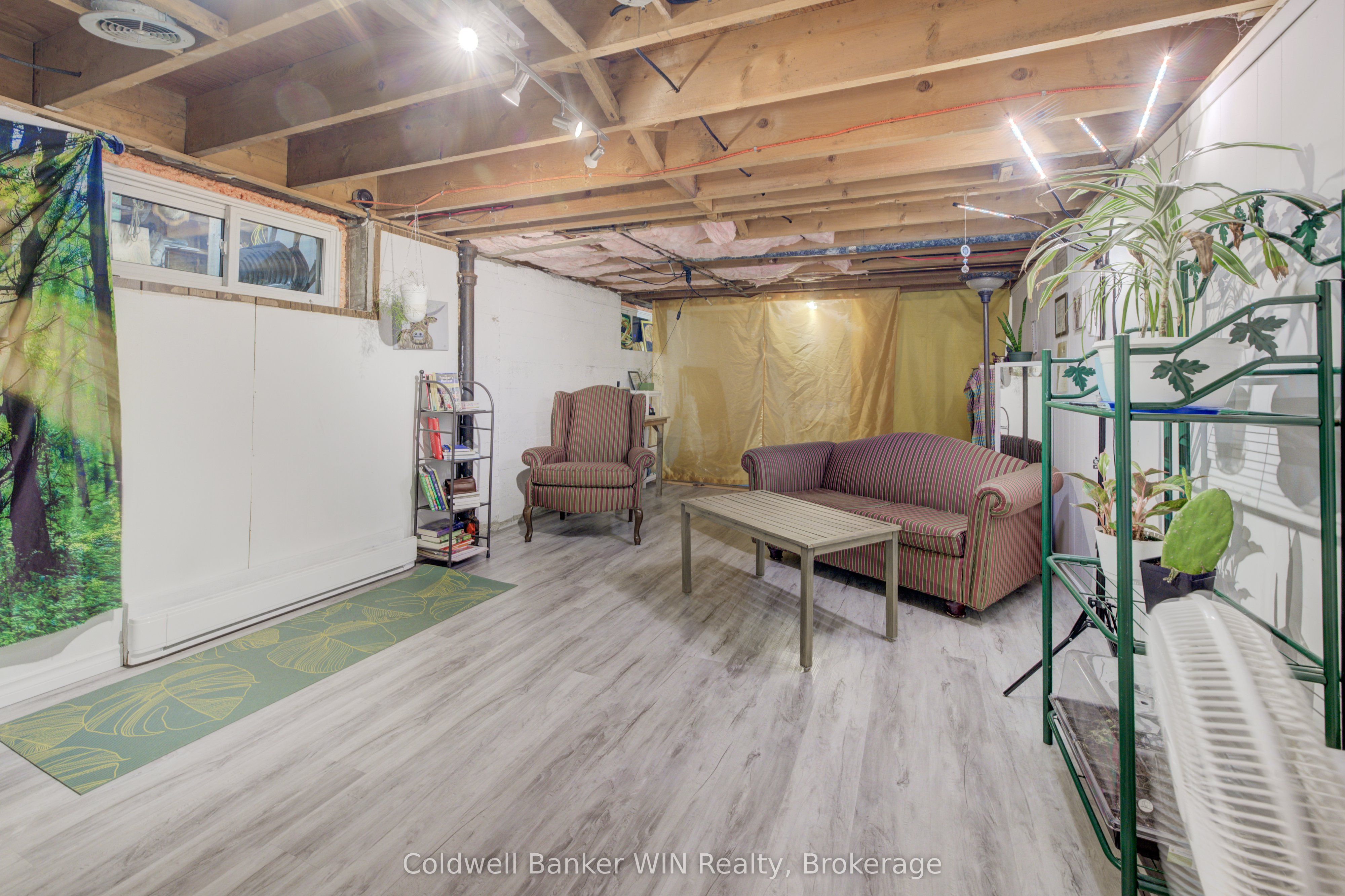 150 Normanby Street N Property Photo 21