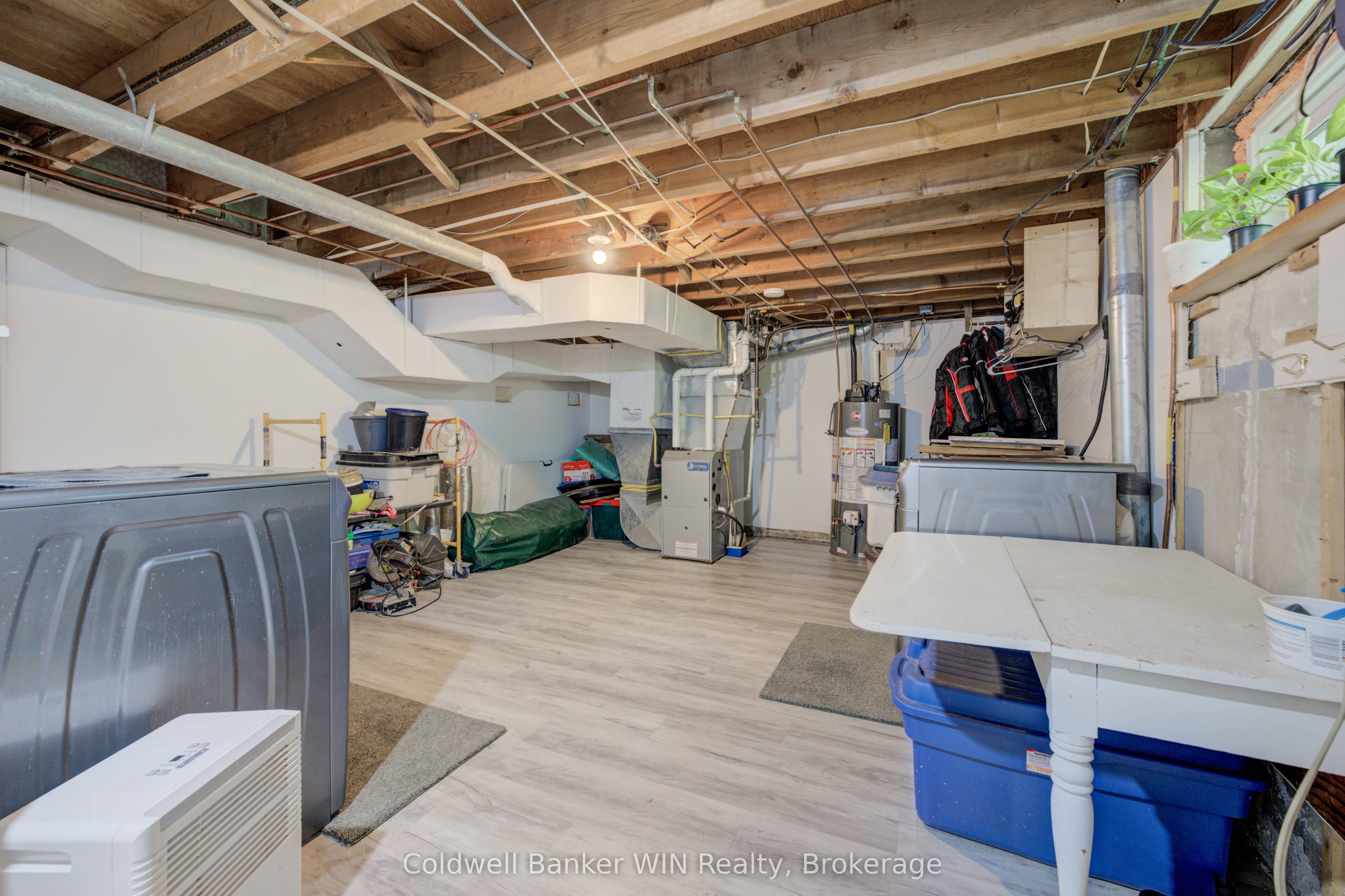 150 Normanby Street N Property Photo 24