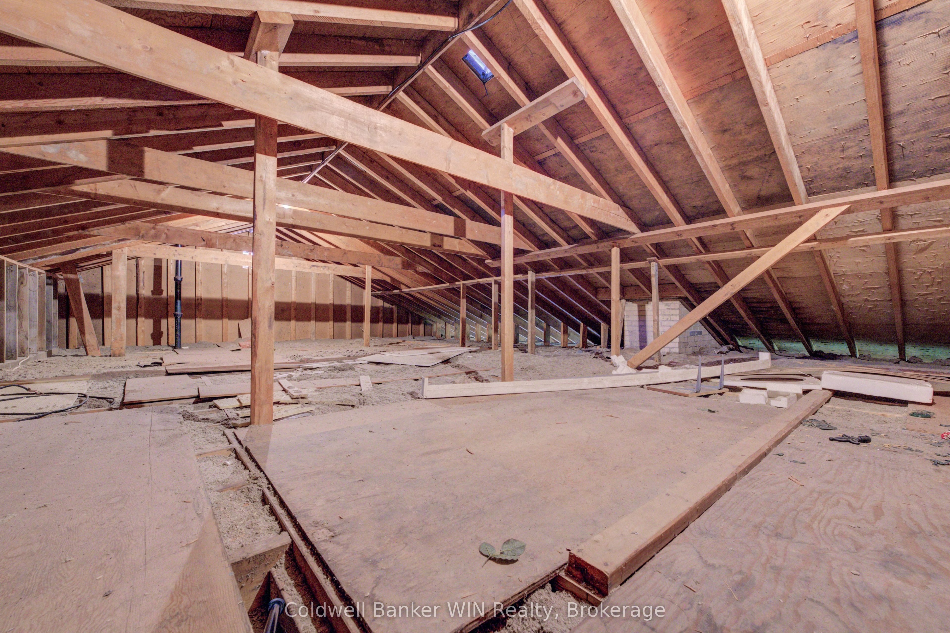 150 Normanby Street N Property Photo 25