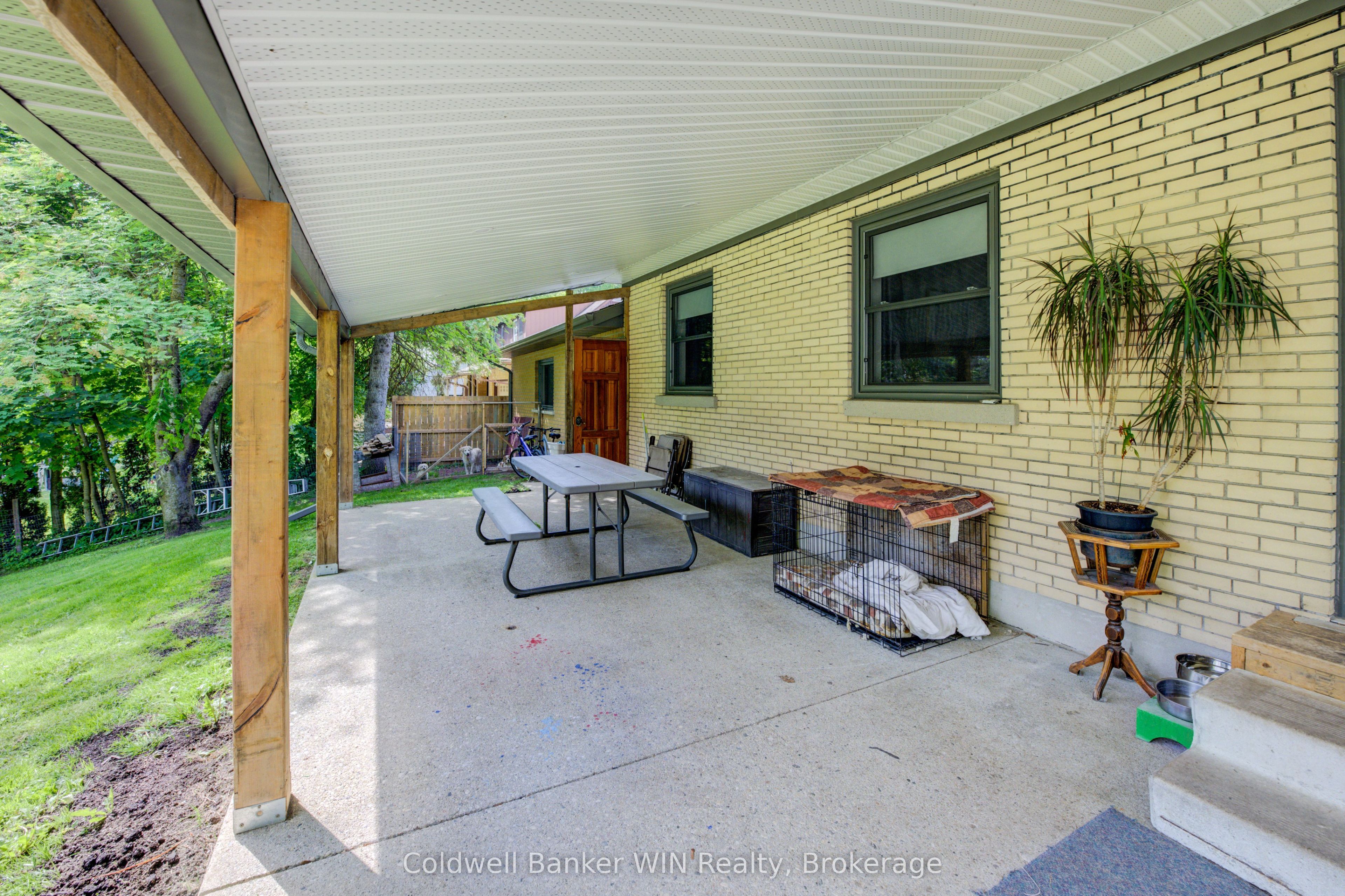 150 Normanby Street N Property Photo 28