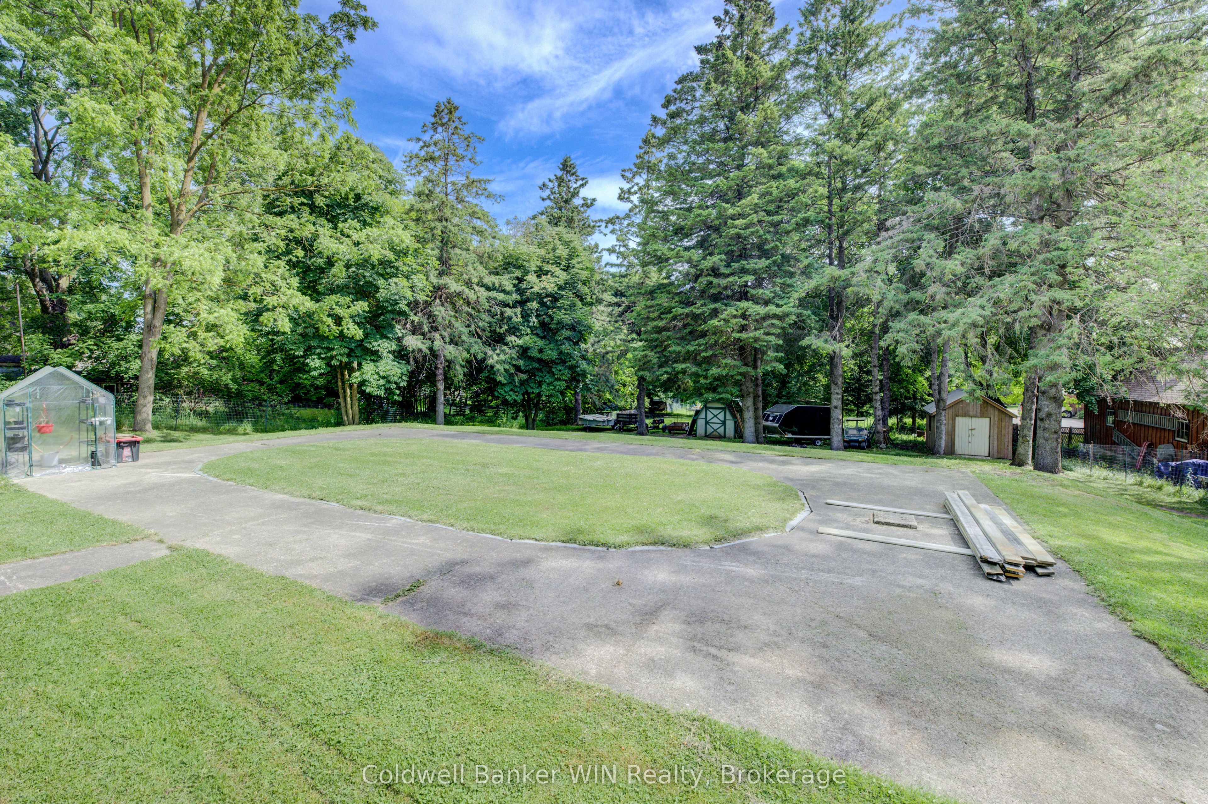150 Normanby Street N Property Photo 32