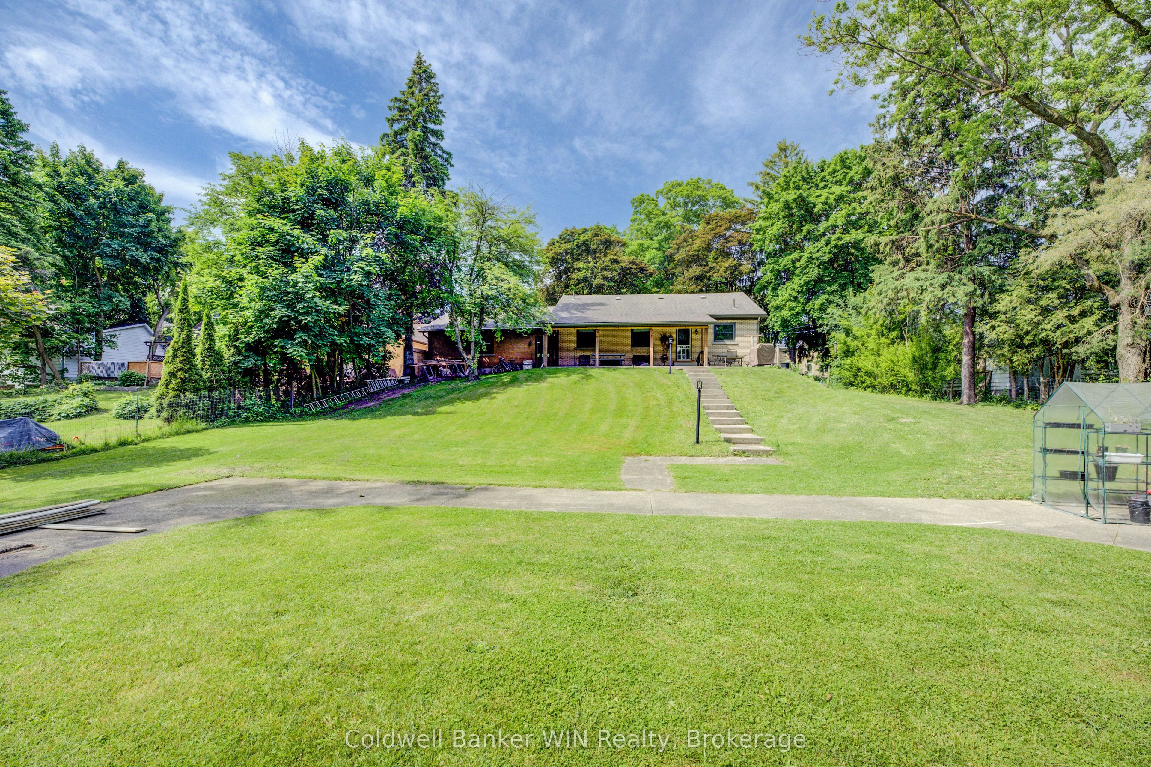 150 Normanby Street N Property Photo 34
