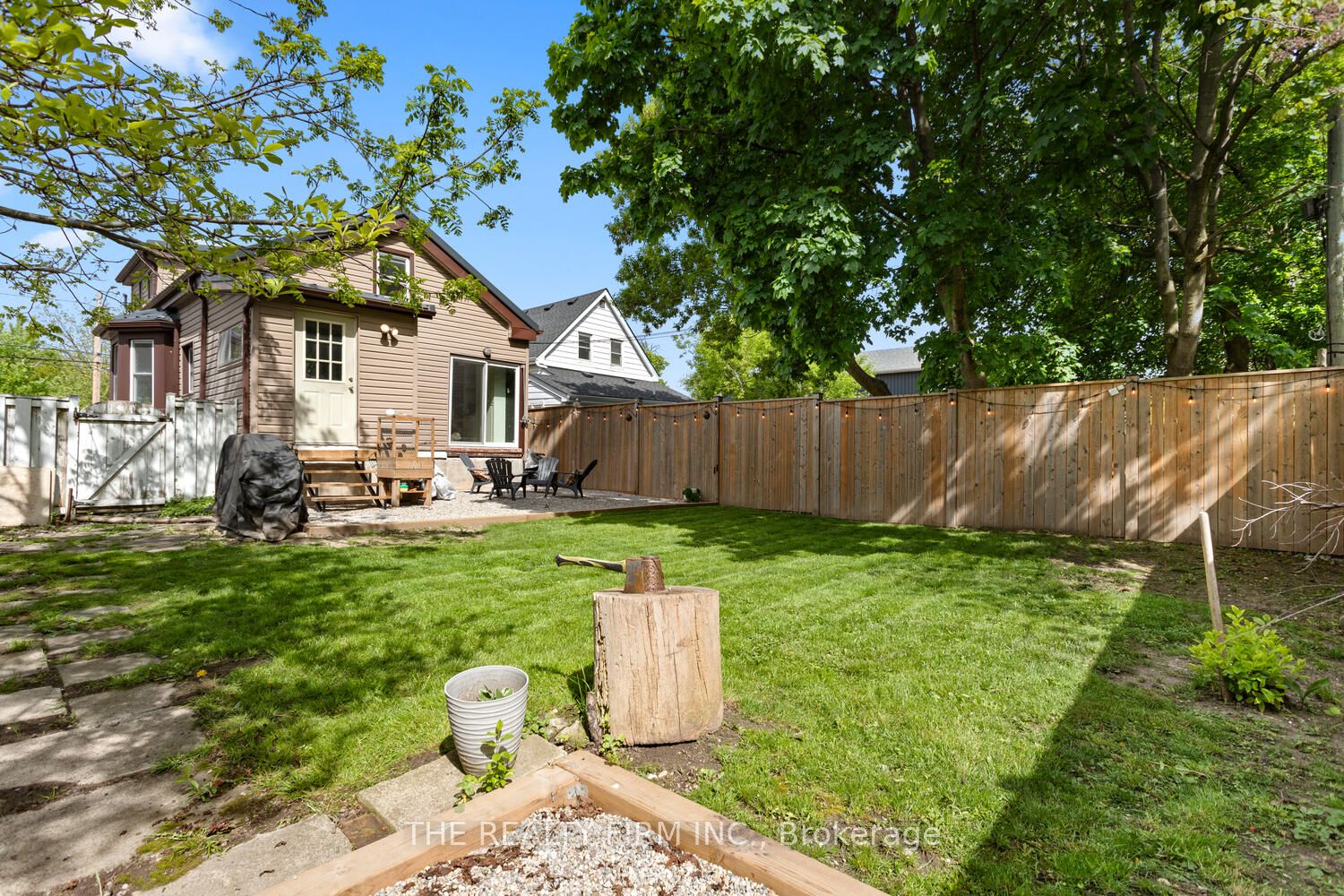 112 Edward Street Property Photo 41