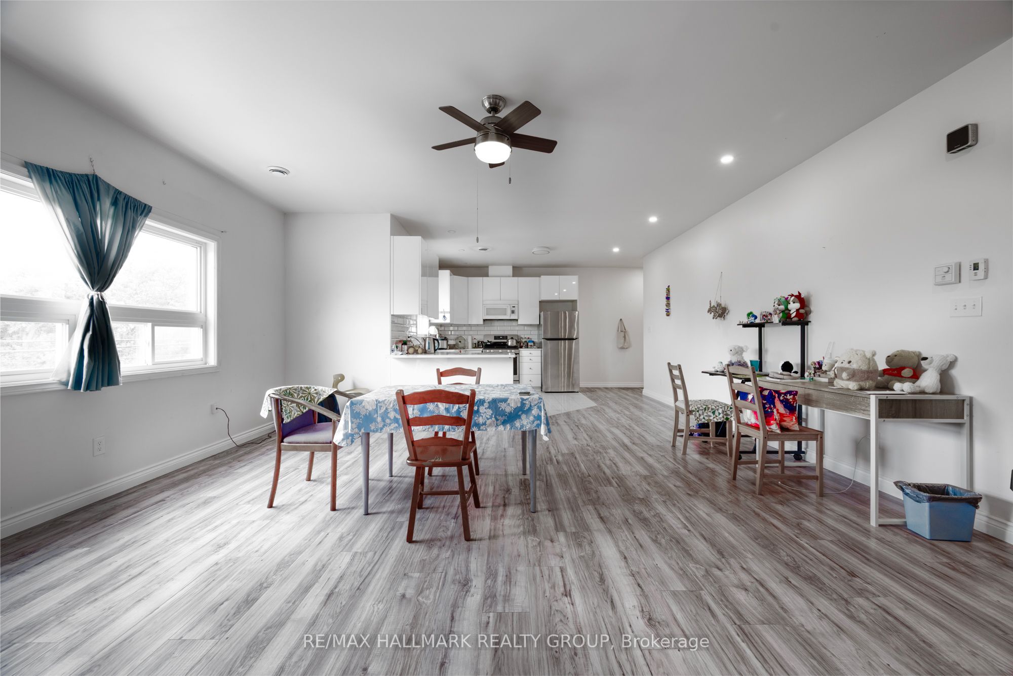 105 W 111 Broadway Street W 2 Property Photo 5
