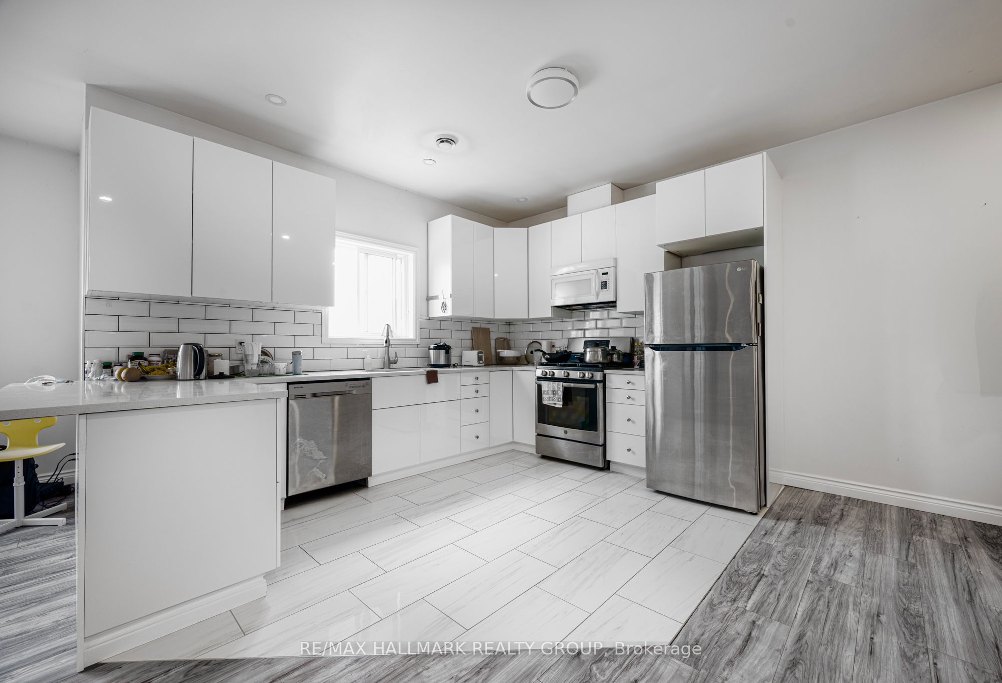 105 W 111 Broadway Street W 2 Property Photo 6