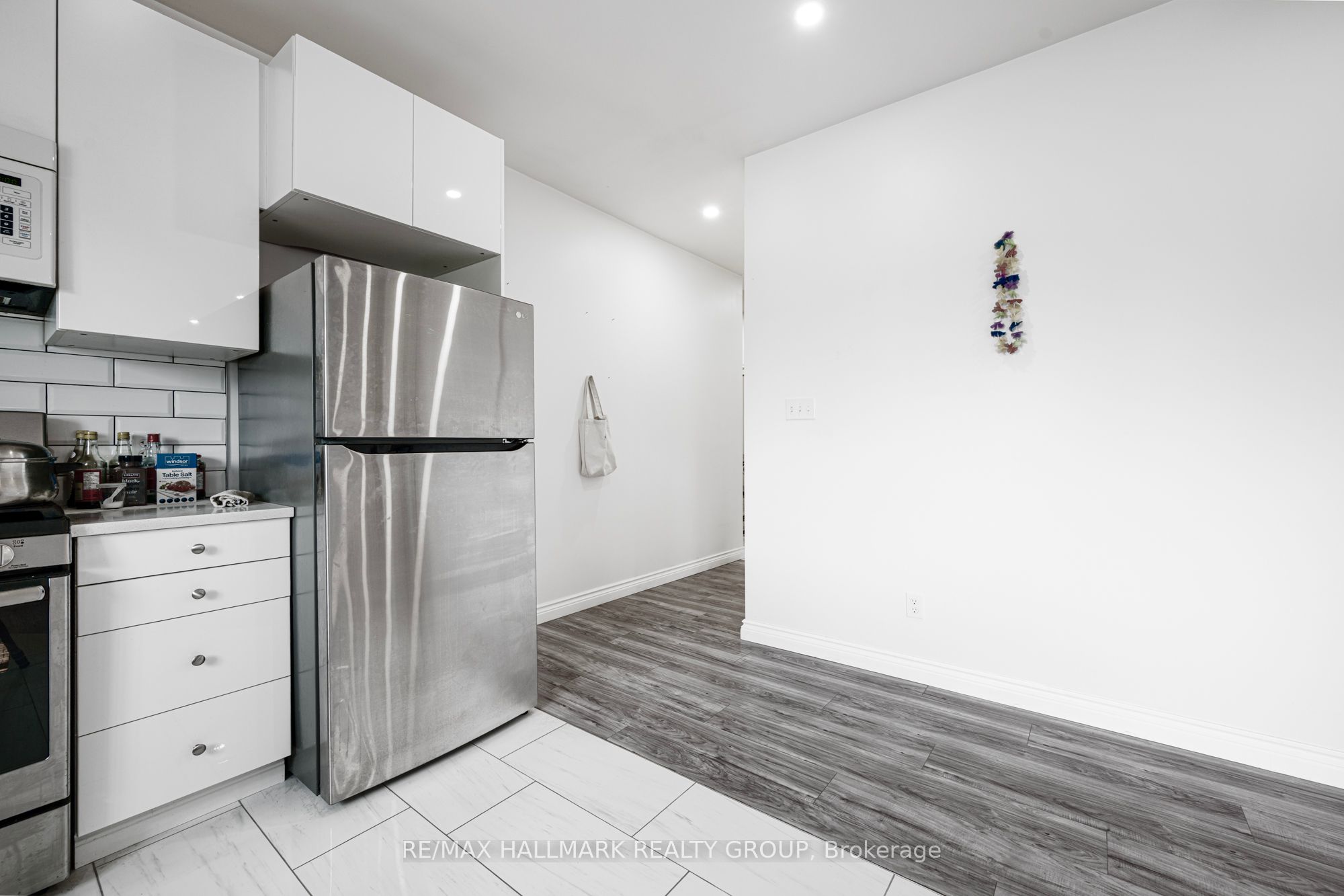 105 W 111 Broadway Street W 2 Property Photo 11