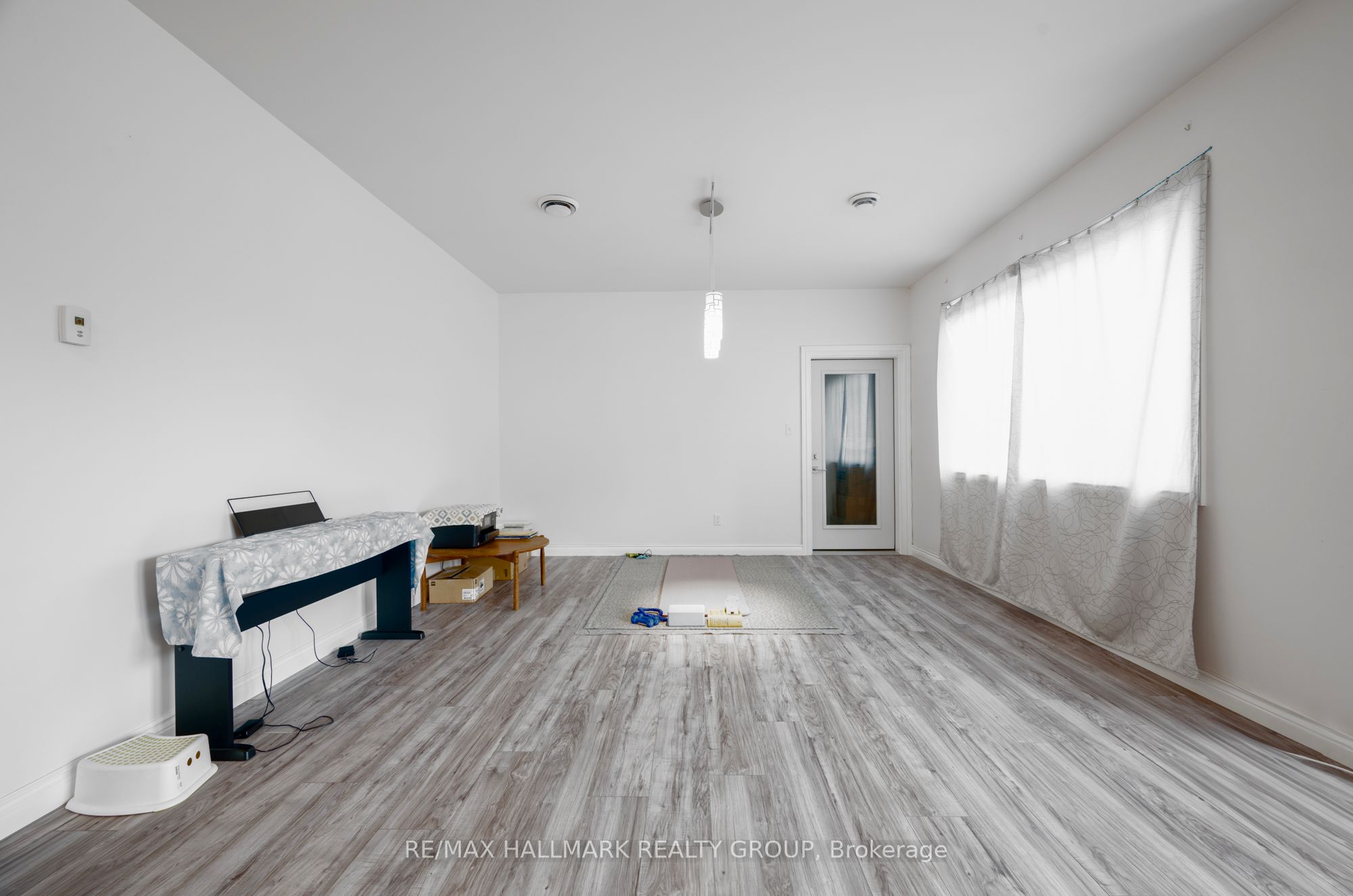 105 W 111 Broadway Street W 2 Property Photo 12