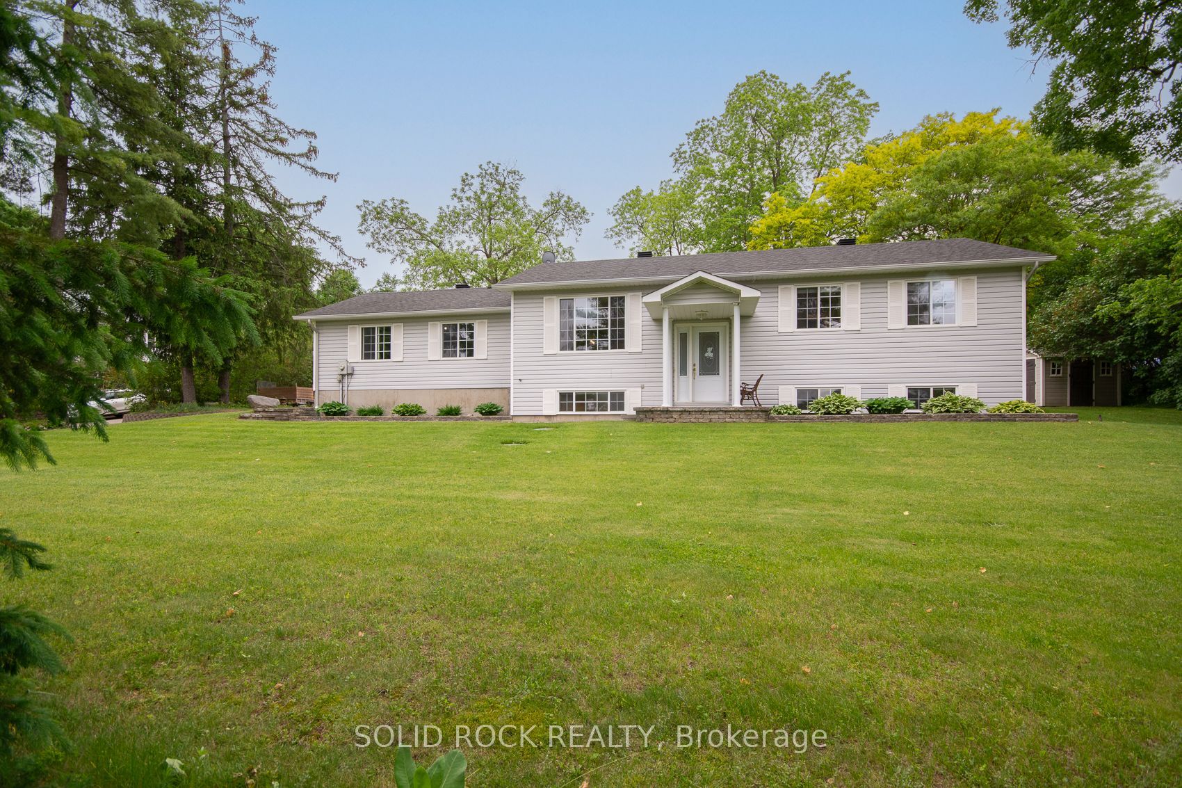 6 Robbins Ln Property Photo 1