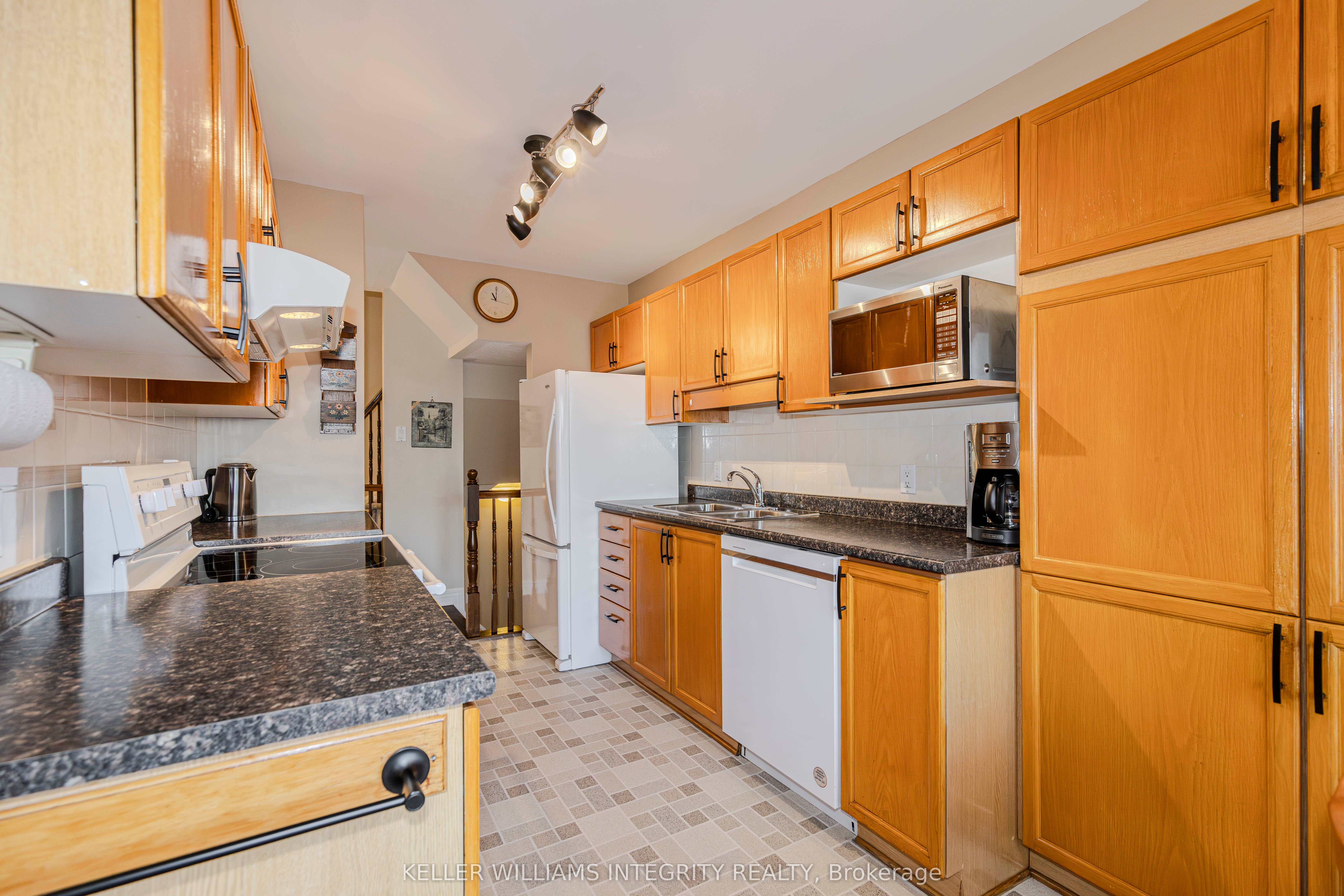 177 Thornbury Crescent Property Photo 18
