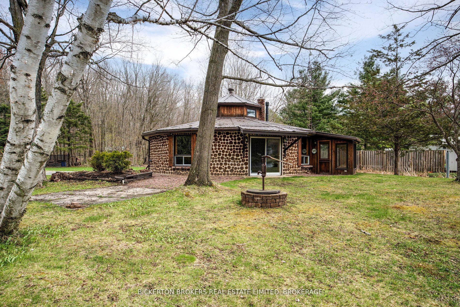851 Rideauwood Lane Property Photo 1