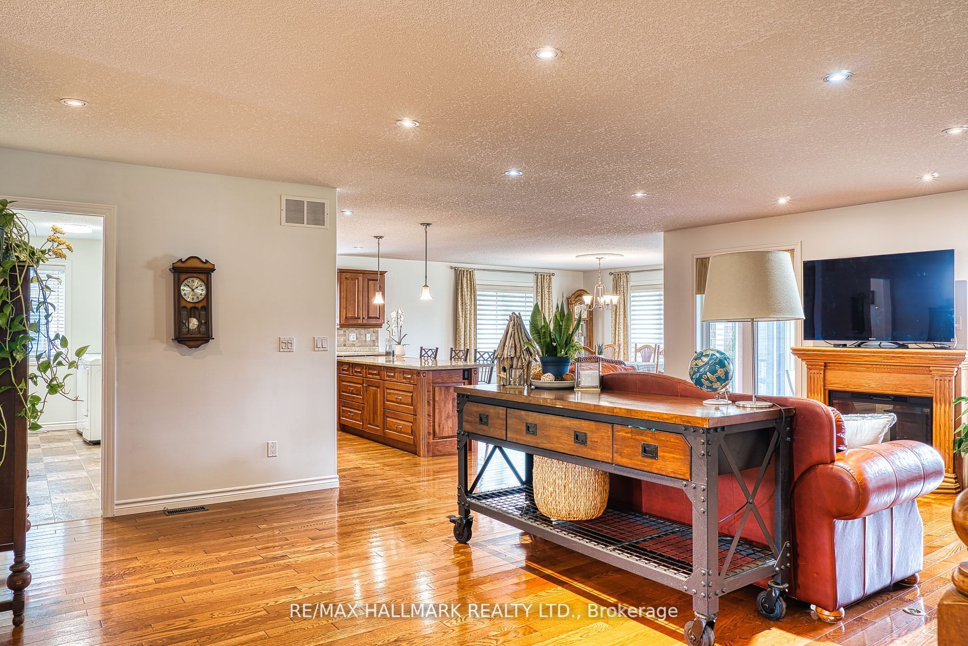 735 Wellington Avenue Property Photo 1