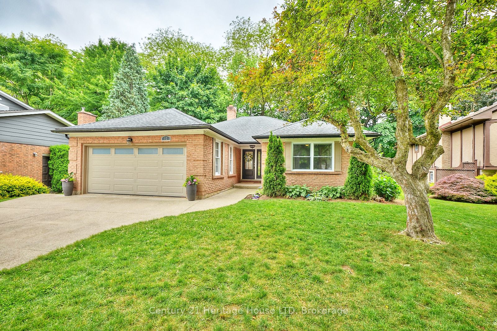 12 Deer Park Cres Property Photo 1