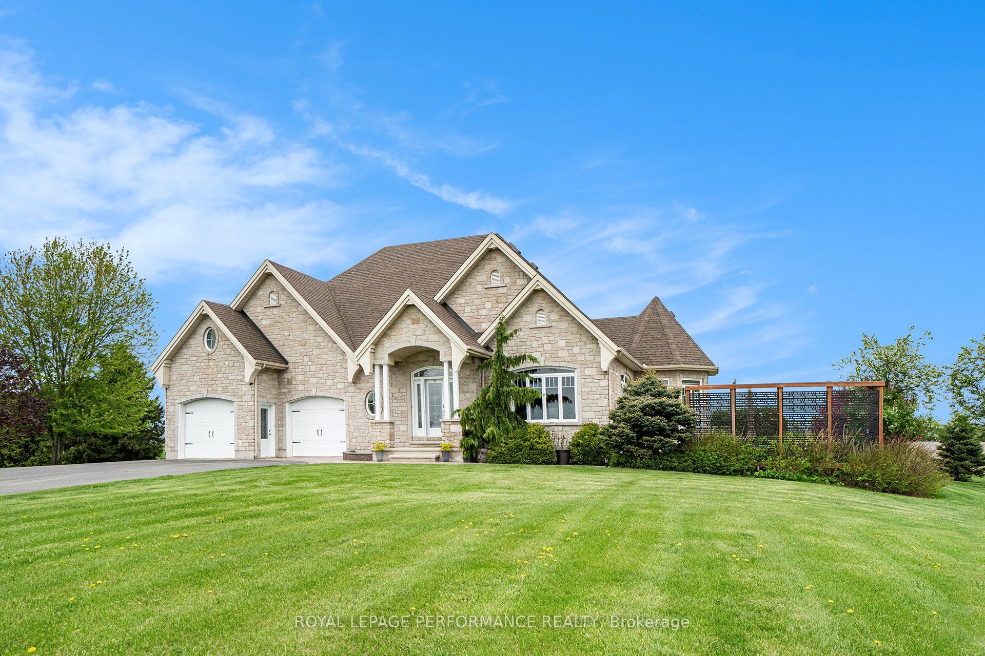 1218 800 Route E Property Photo 1
