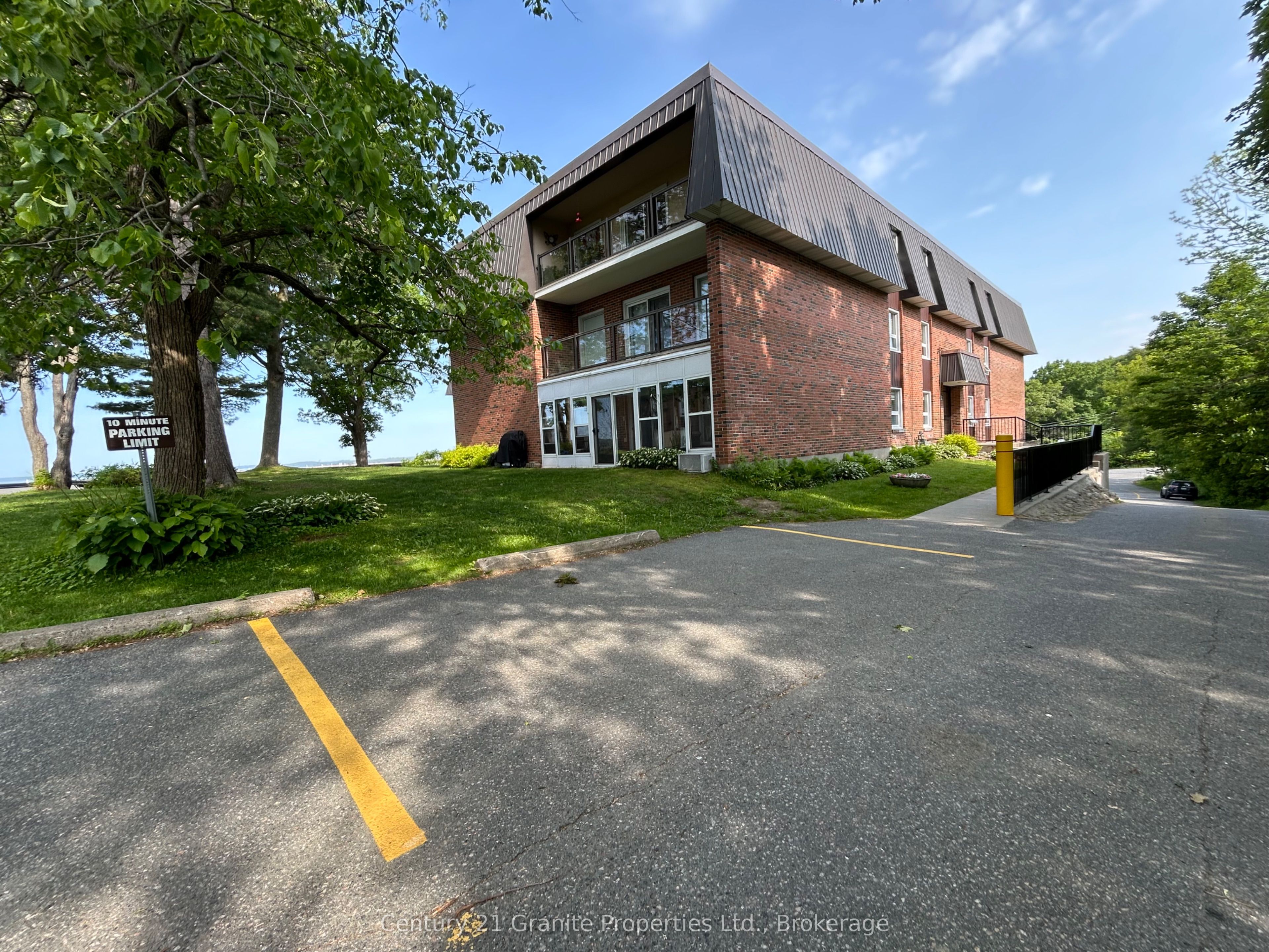 200 Beaconview Hts Property Photo 1
