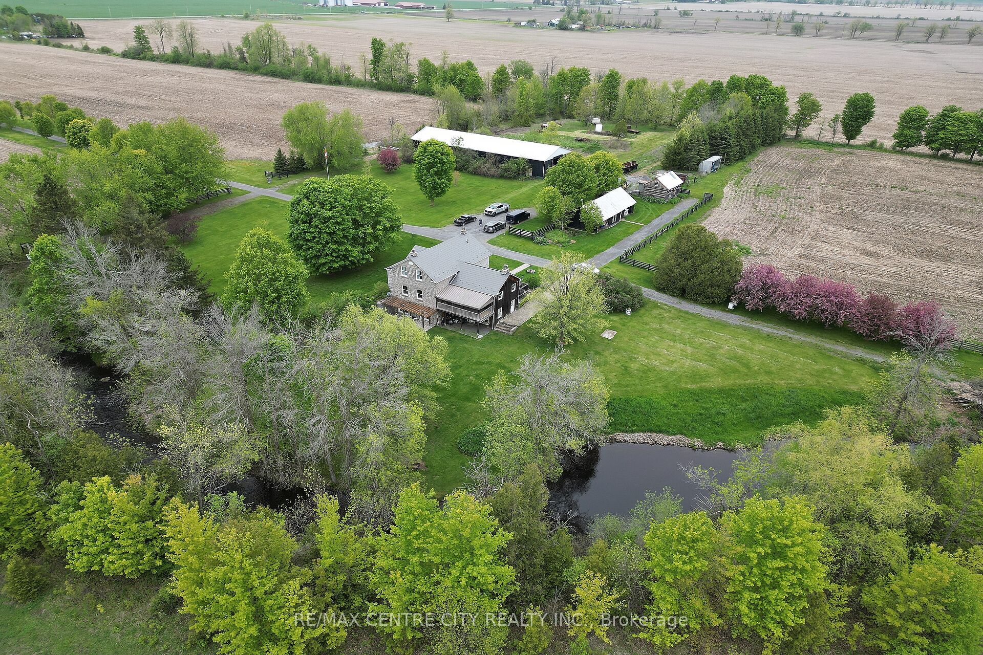 3000 Roger Stevens Road Property Photo 1