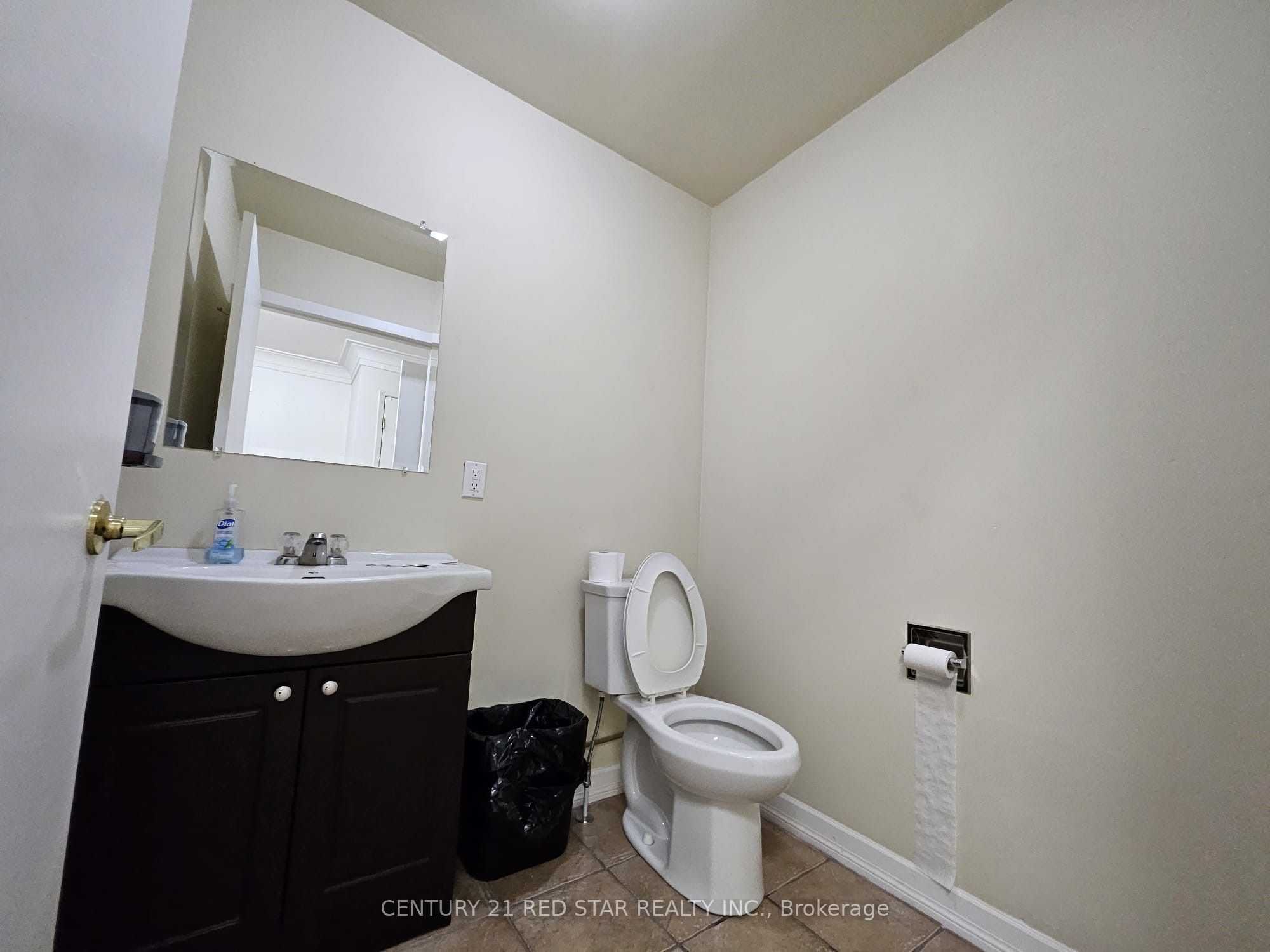 630 Main Street E 1 Property Photo 6