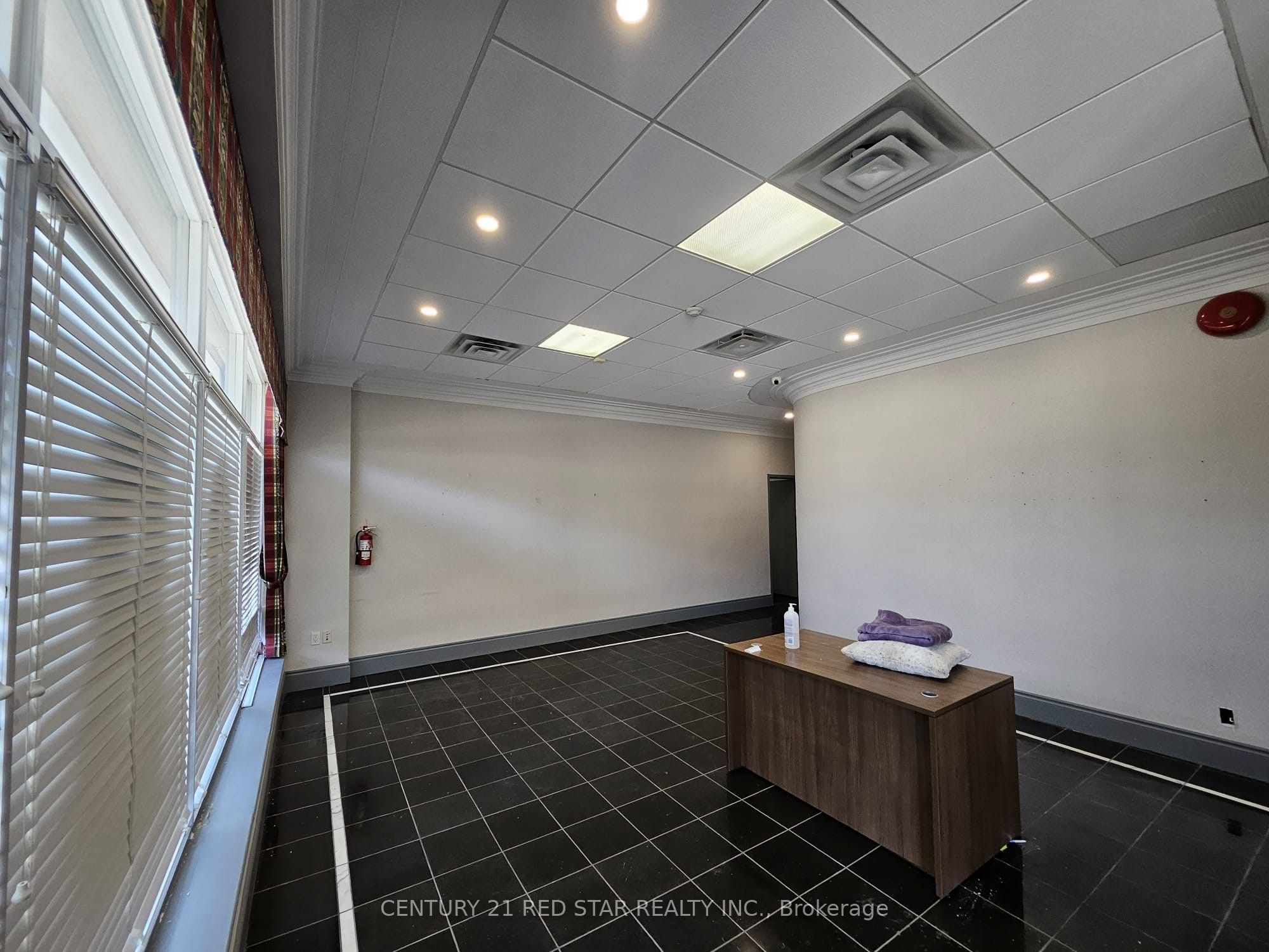 630 Main Street E 1 Property Photo 12