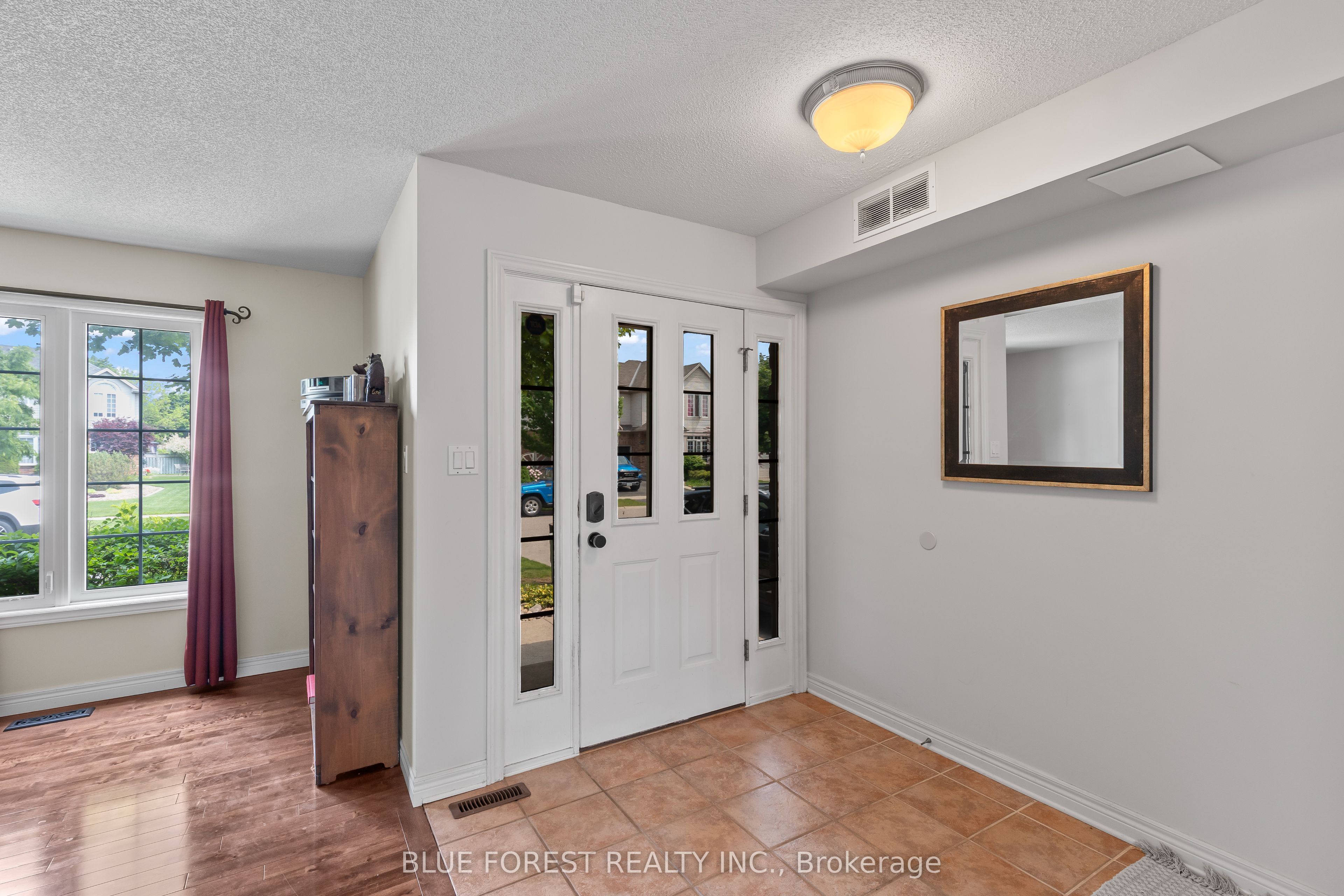 258 South Leaksdale Circle Property Photo 5