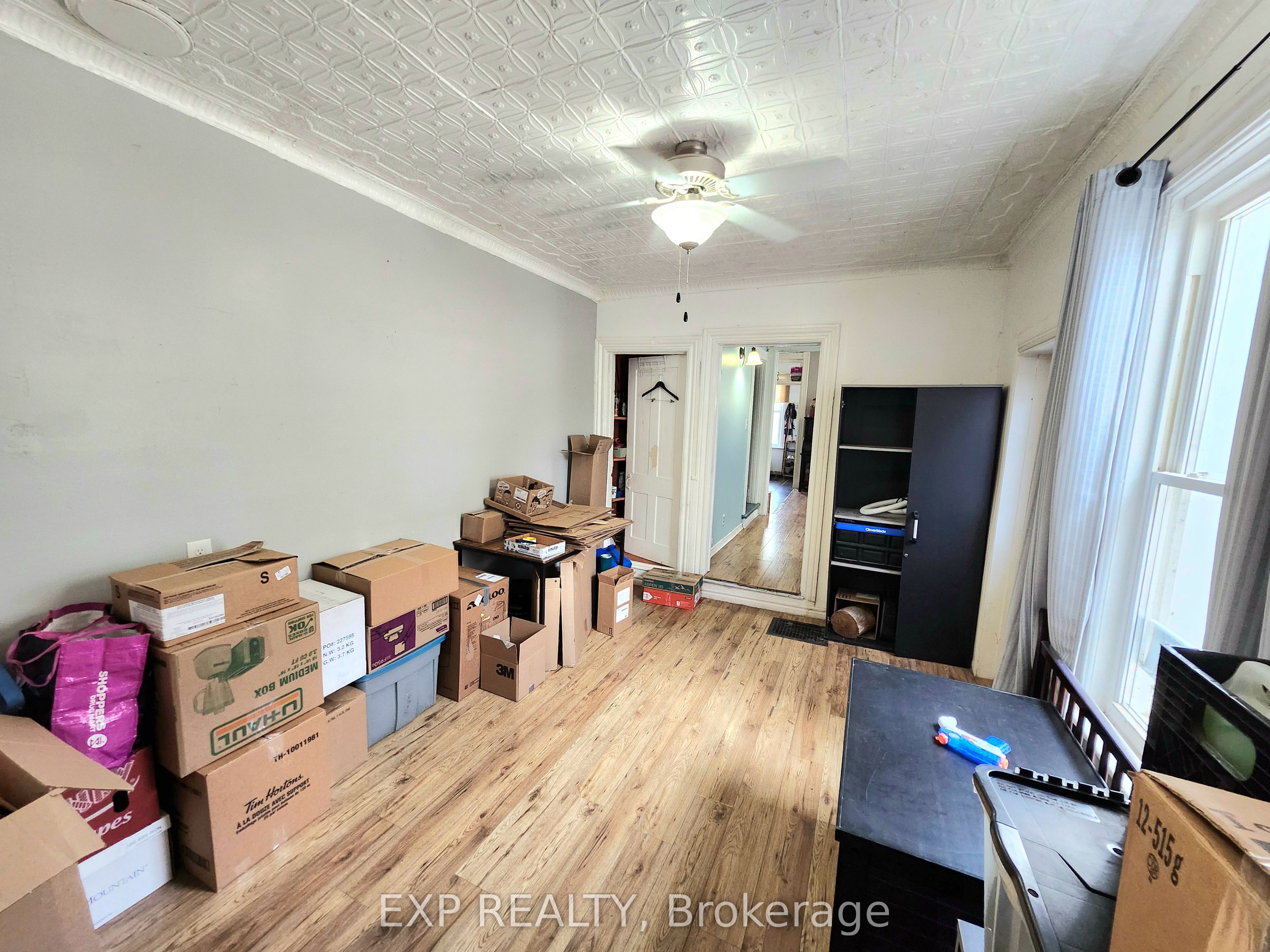 485 Dibble Street W Property Photo 8