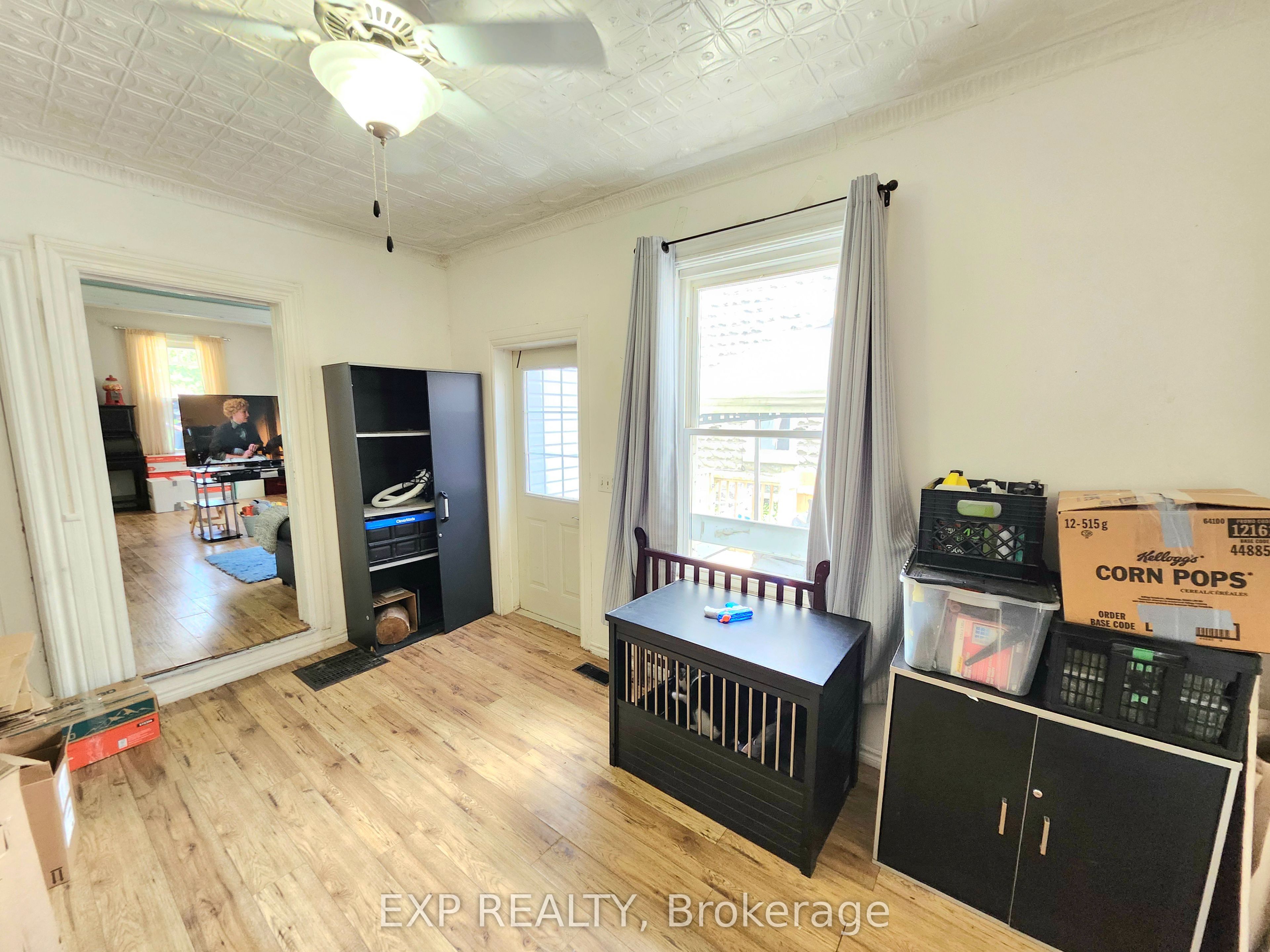485 Dibble Street W Property Photo 9