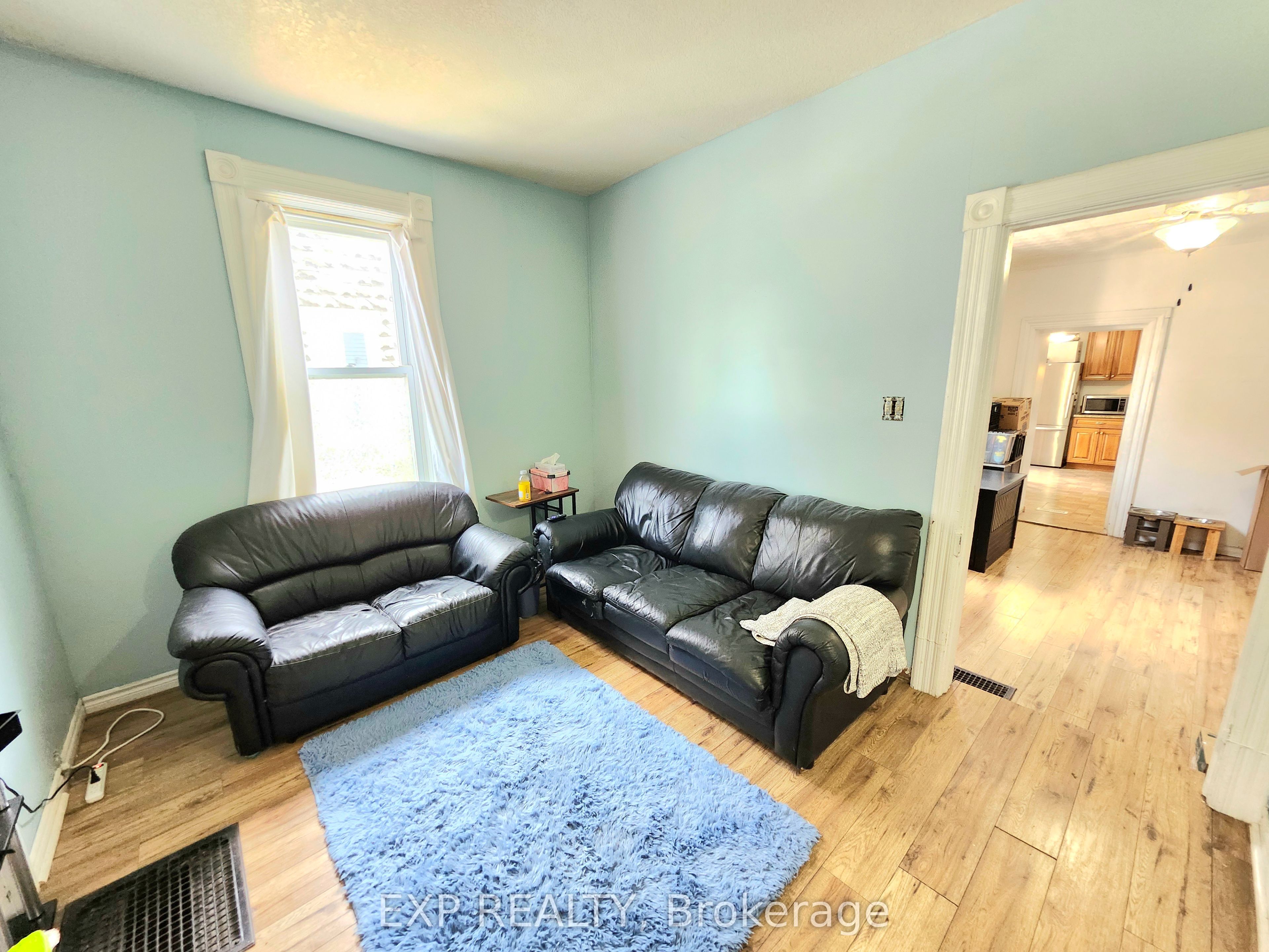 485 Dibble Street W Property Photo 11
