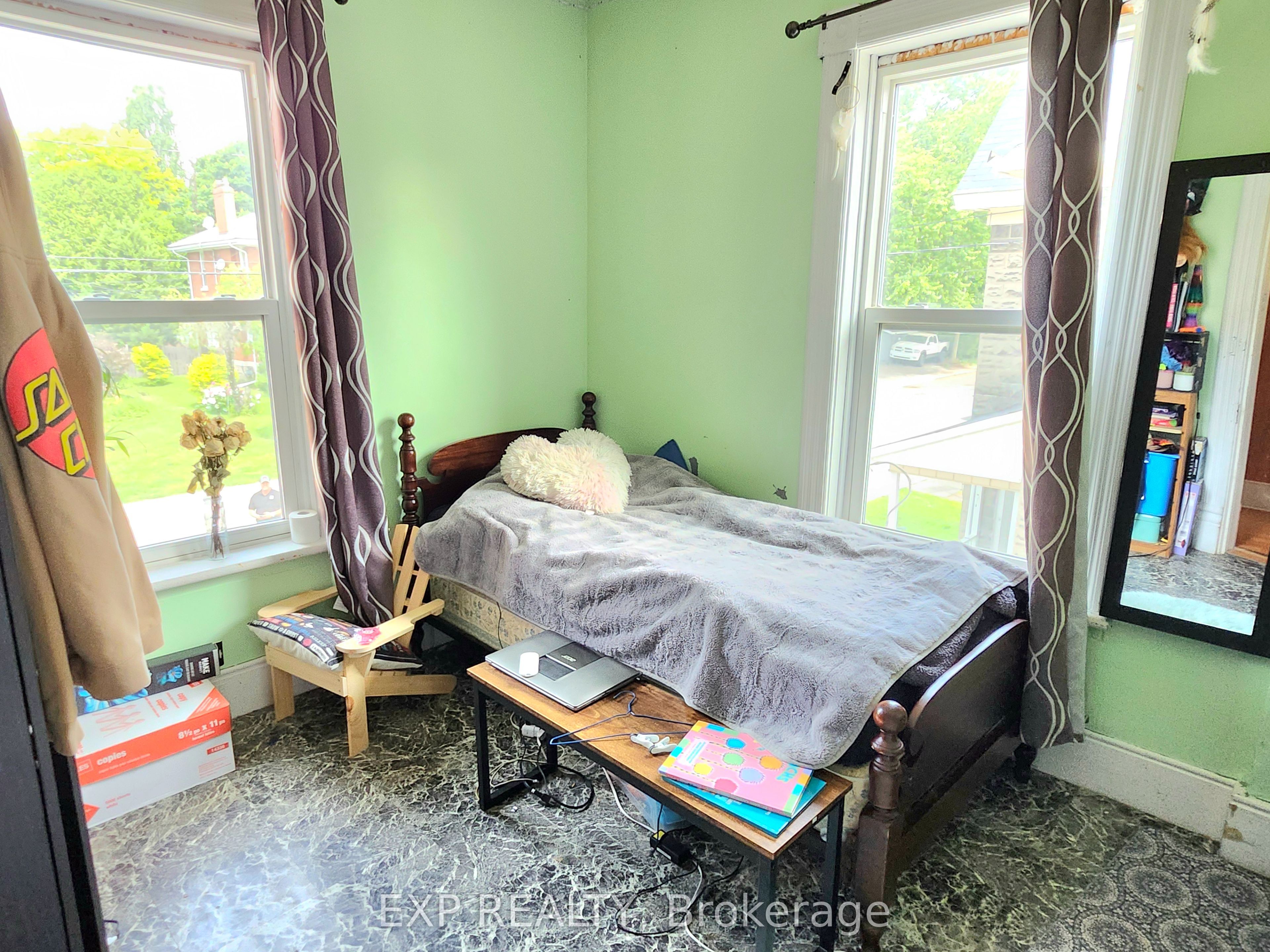 485 Dibble Street W Property Photo 18