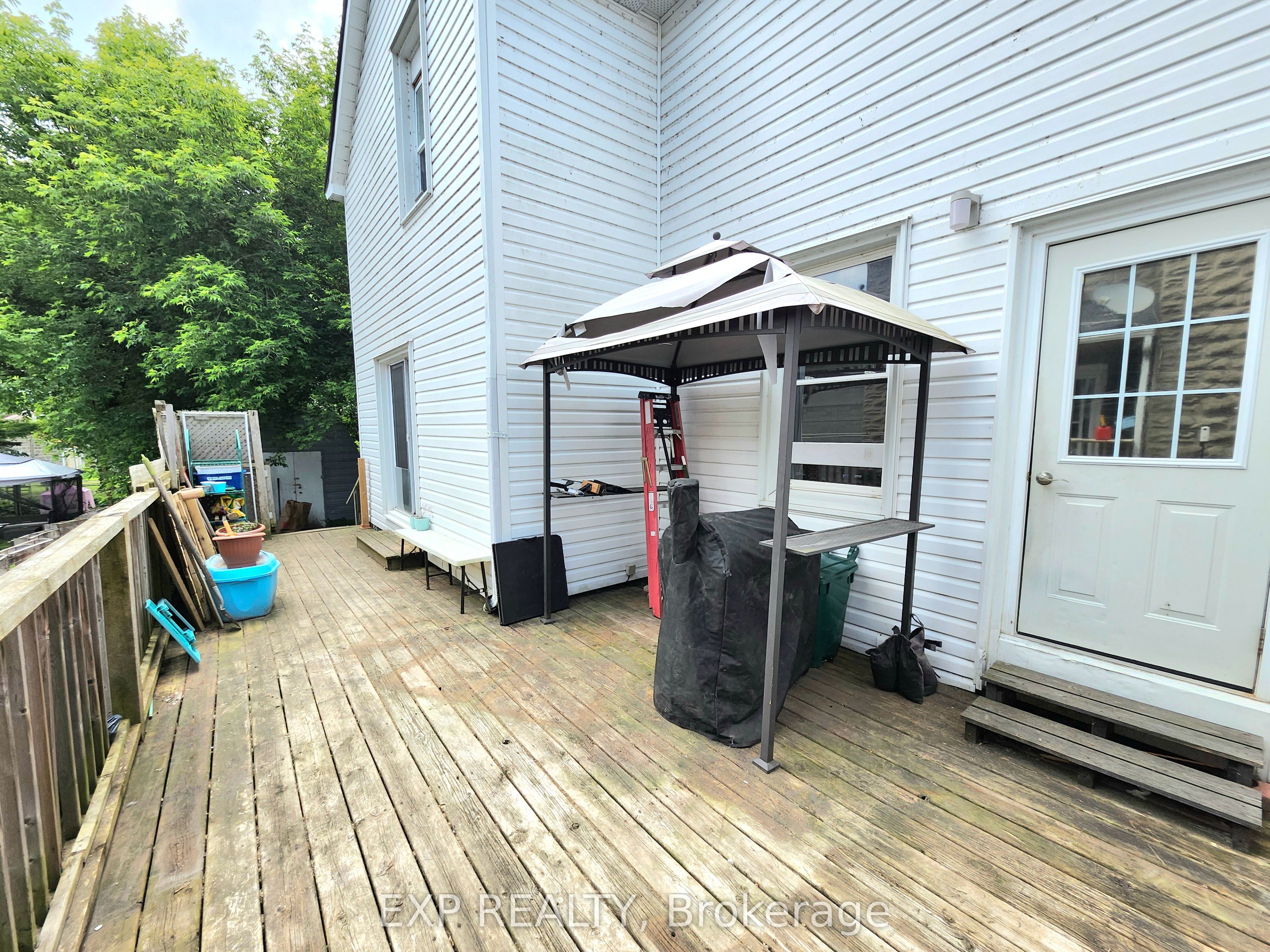 485 Dibble Street W Property Photo 21