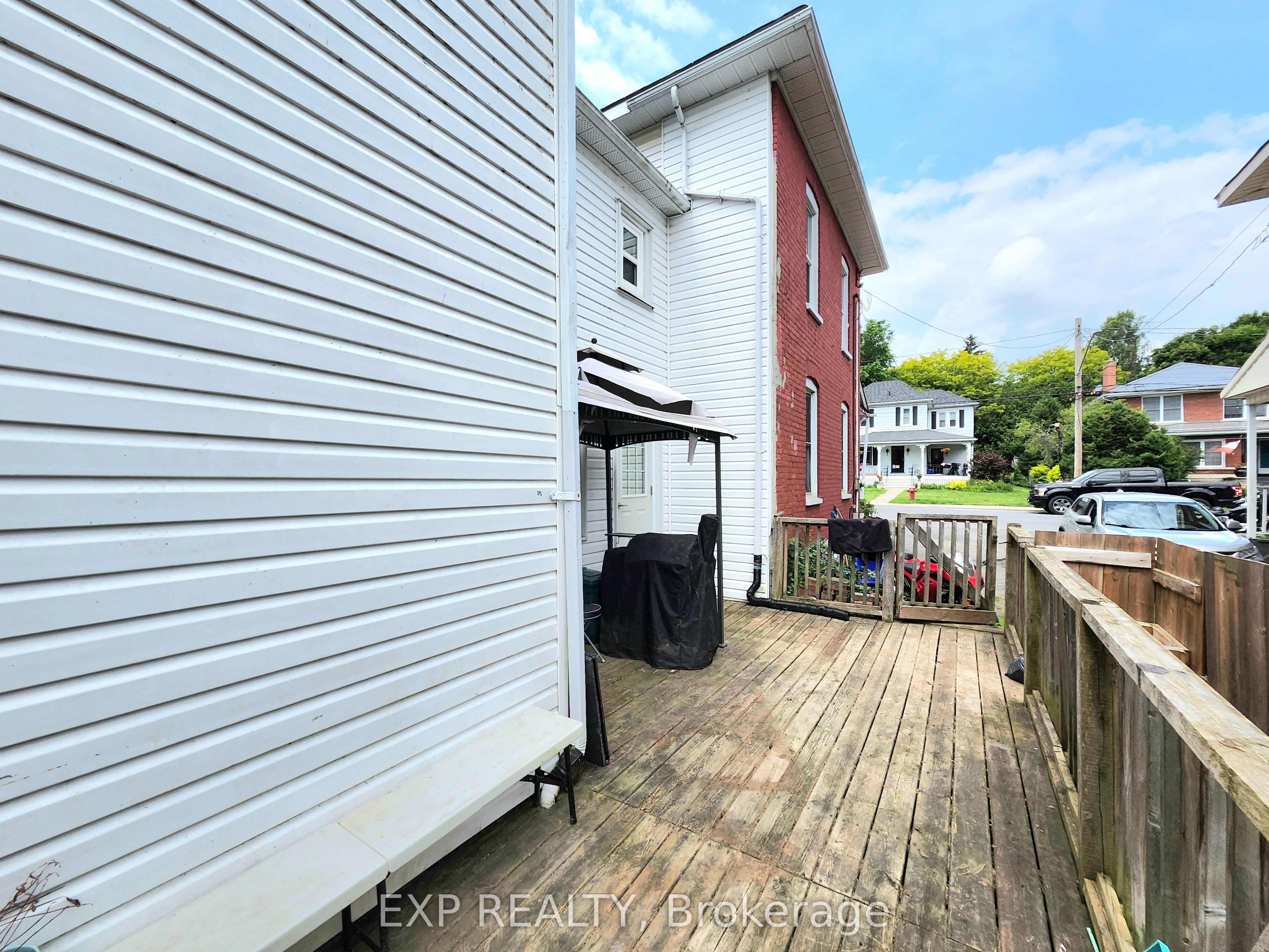 485 Dibble Street W Property Photo 22