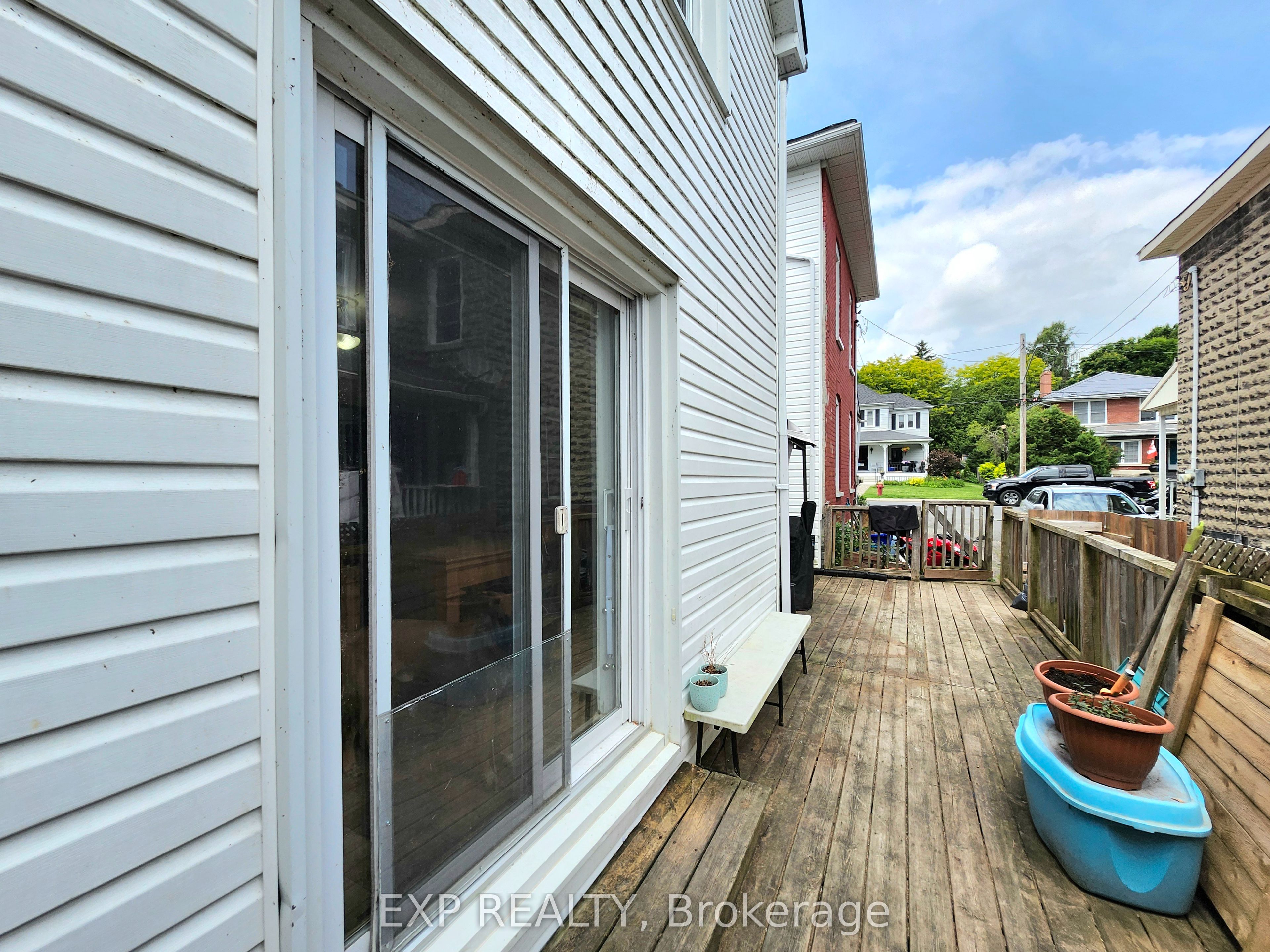 485 Dibble Street W Property Photo 23