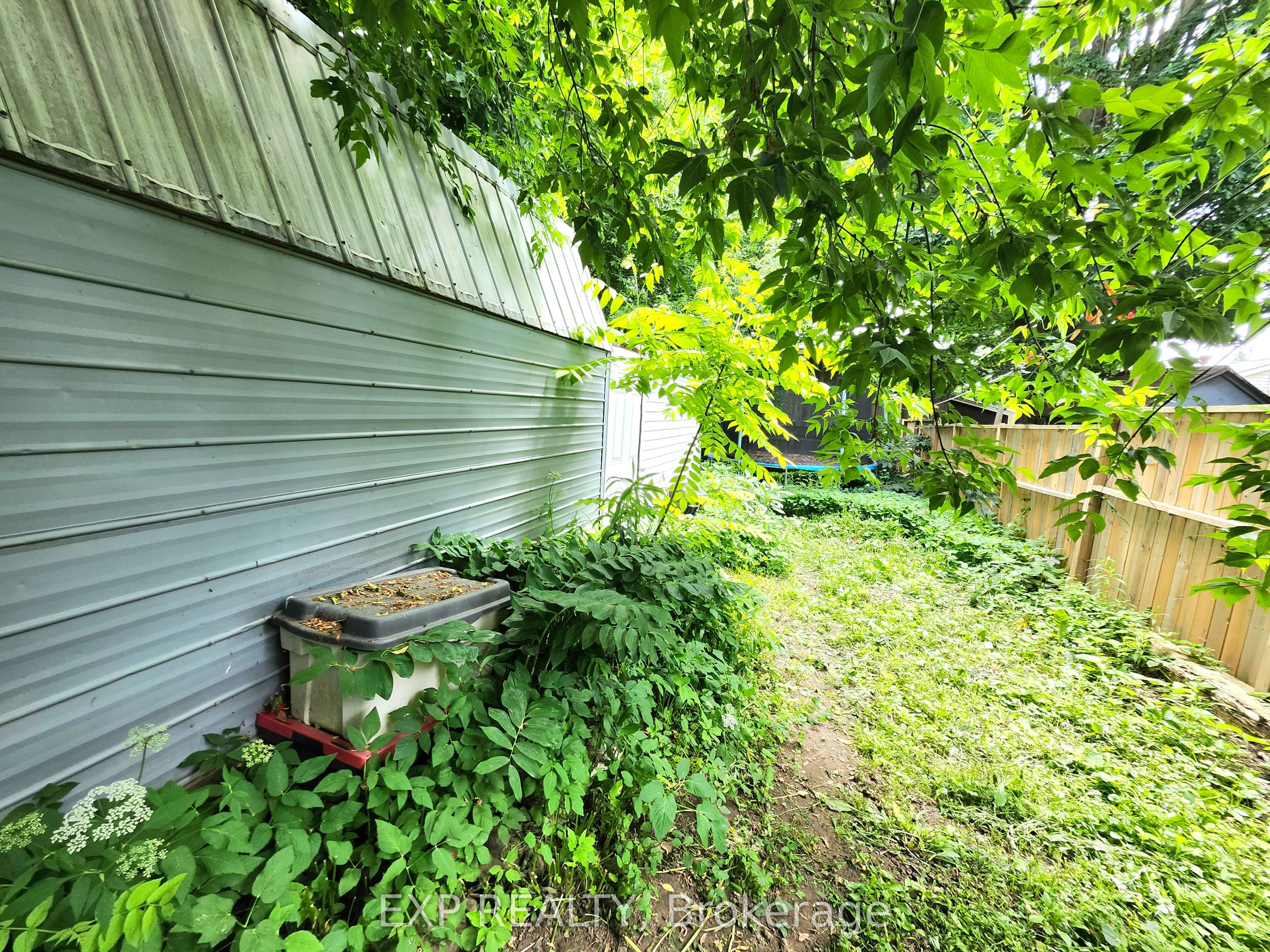 485 Dibble Street W Property Photo 25