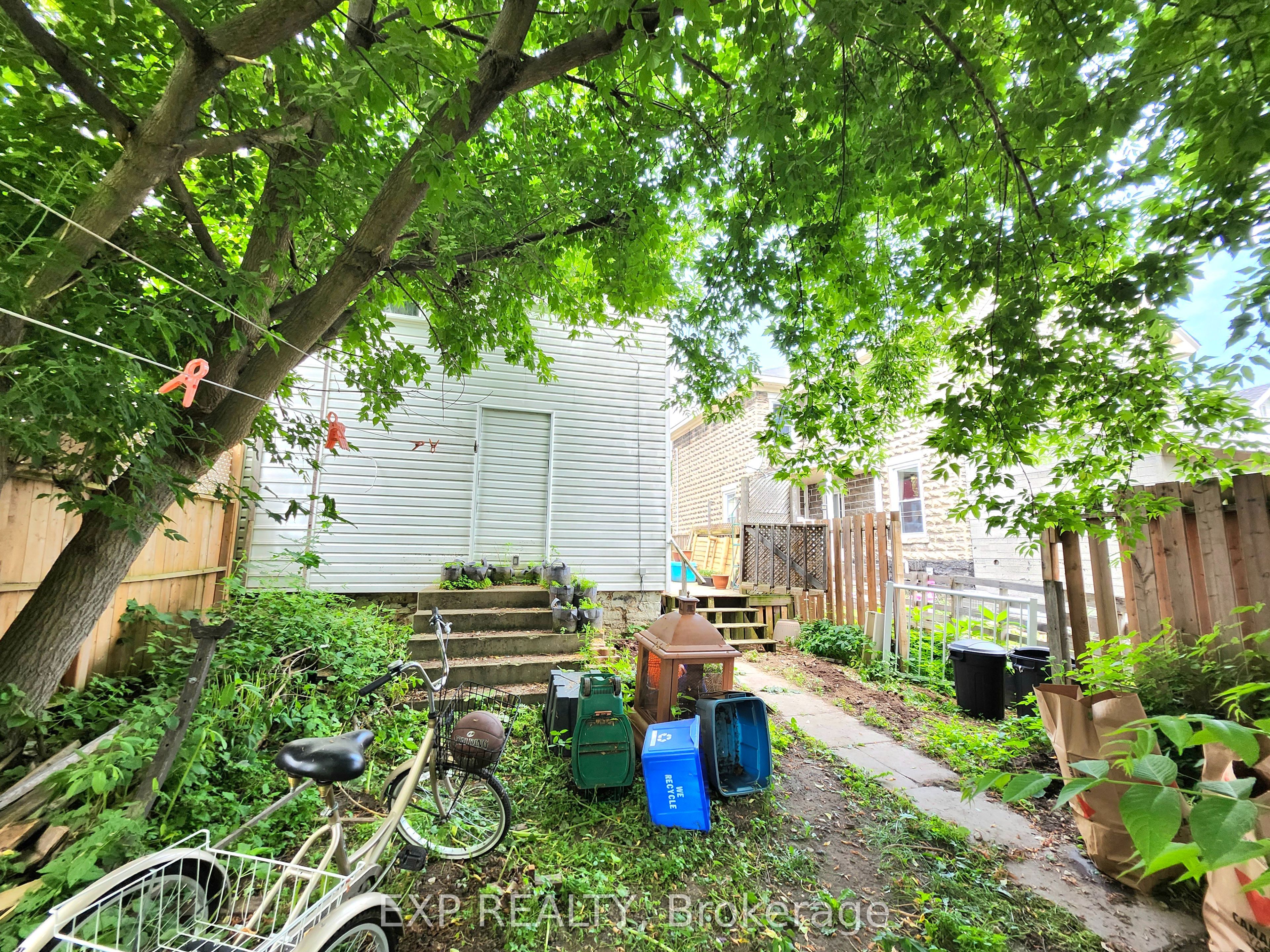 485 Dibble Street W Property Photo 26
