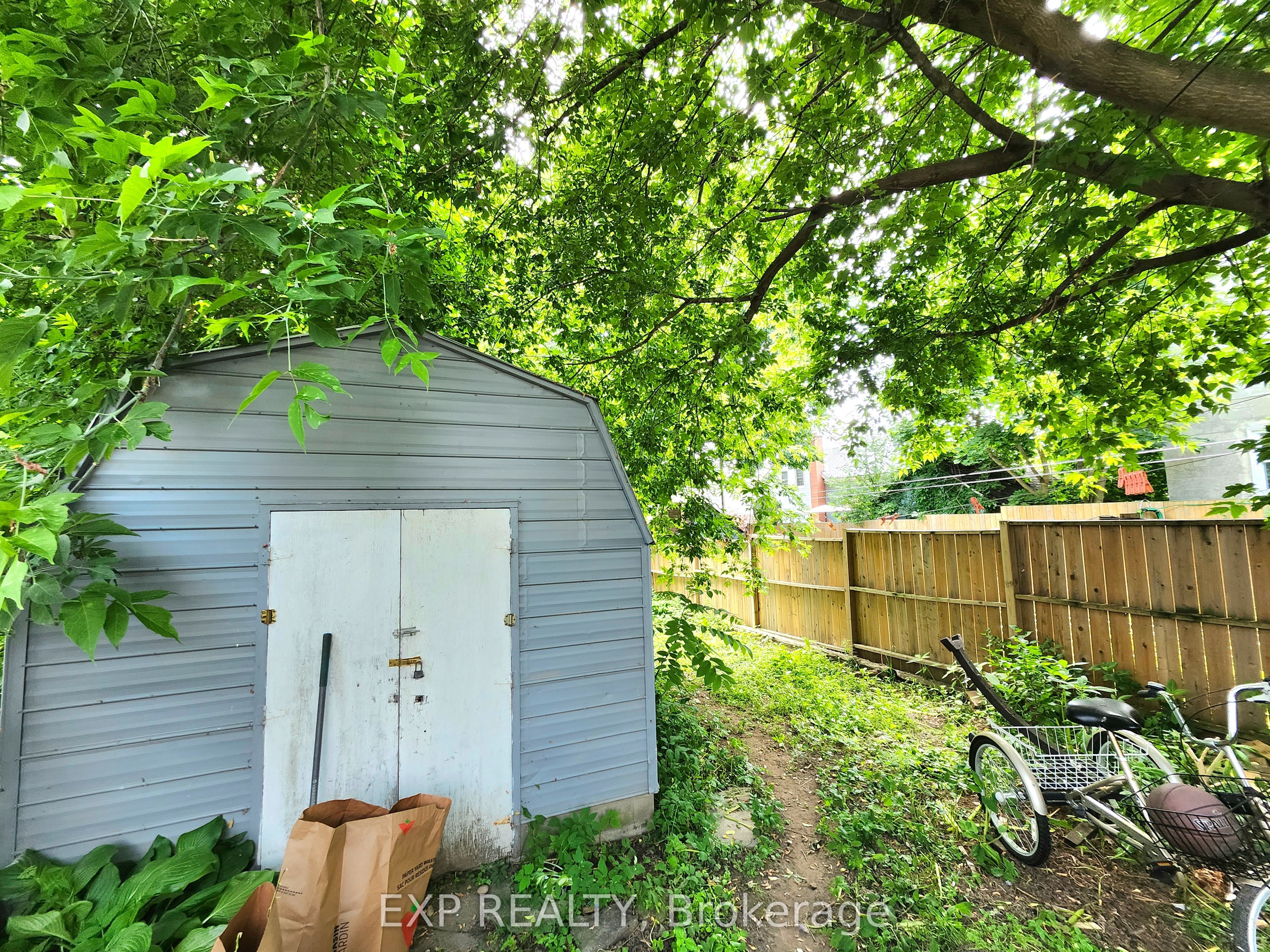 485 Dibble Street W Property Photo 27