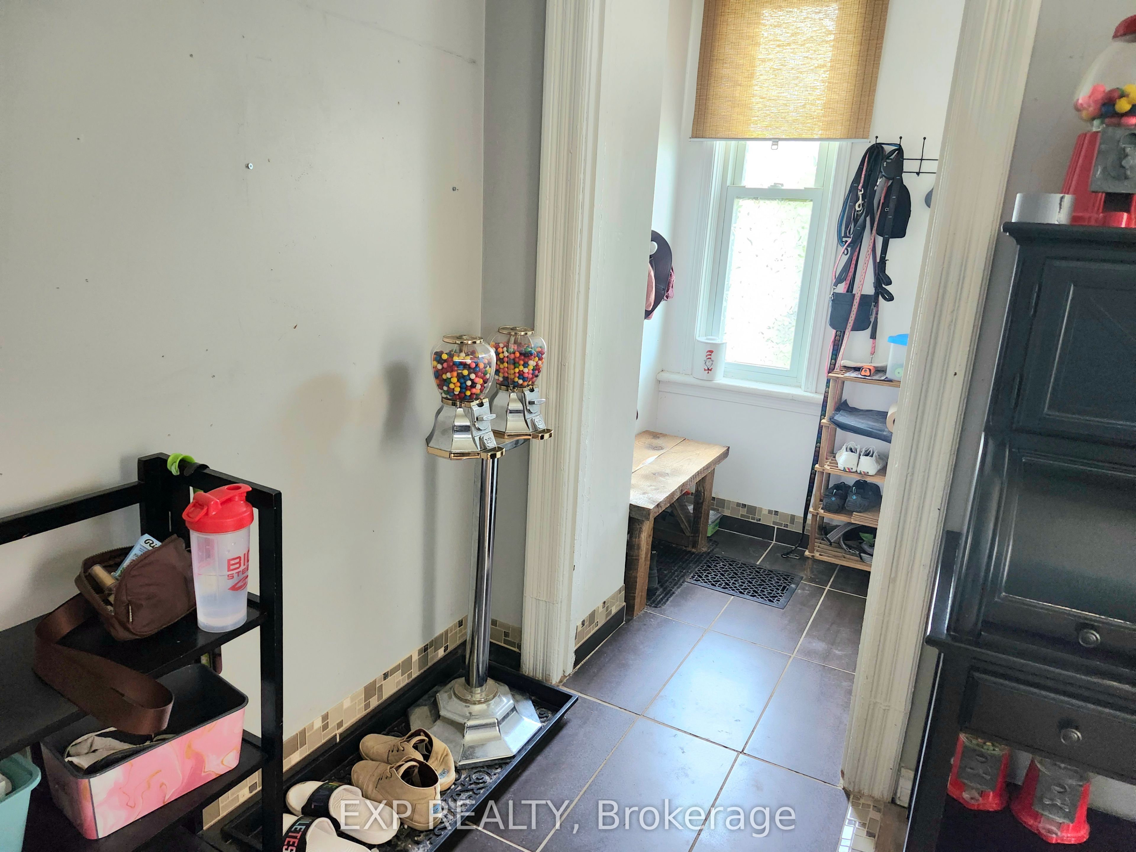 485 Dibble Street W Property Photo 28