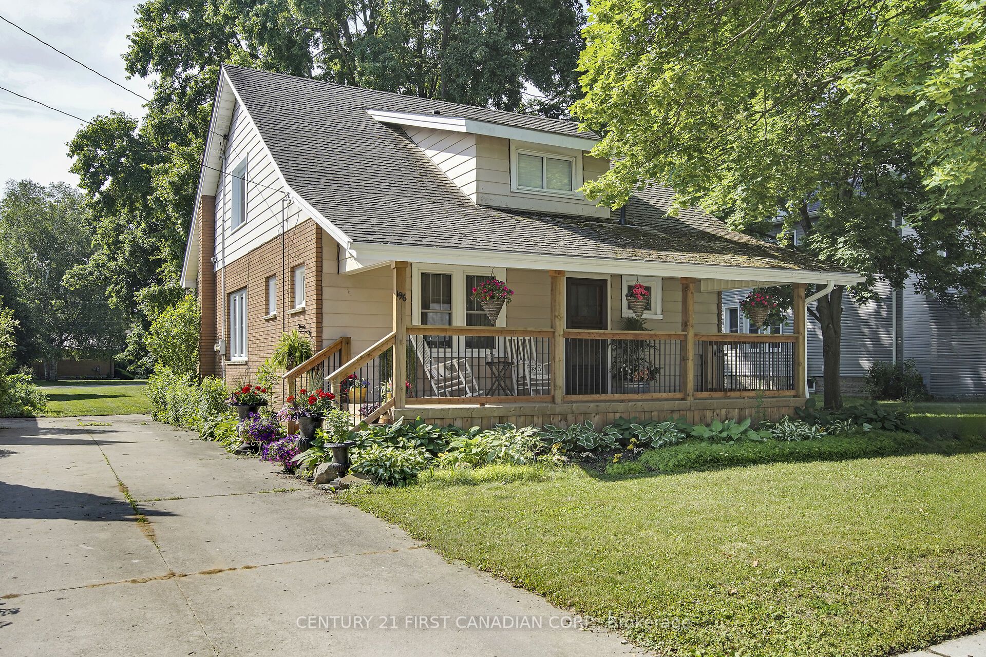 196 Queen Street Property Photo 1