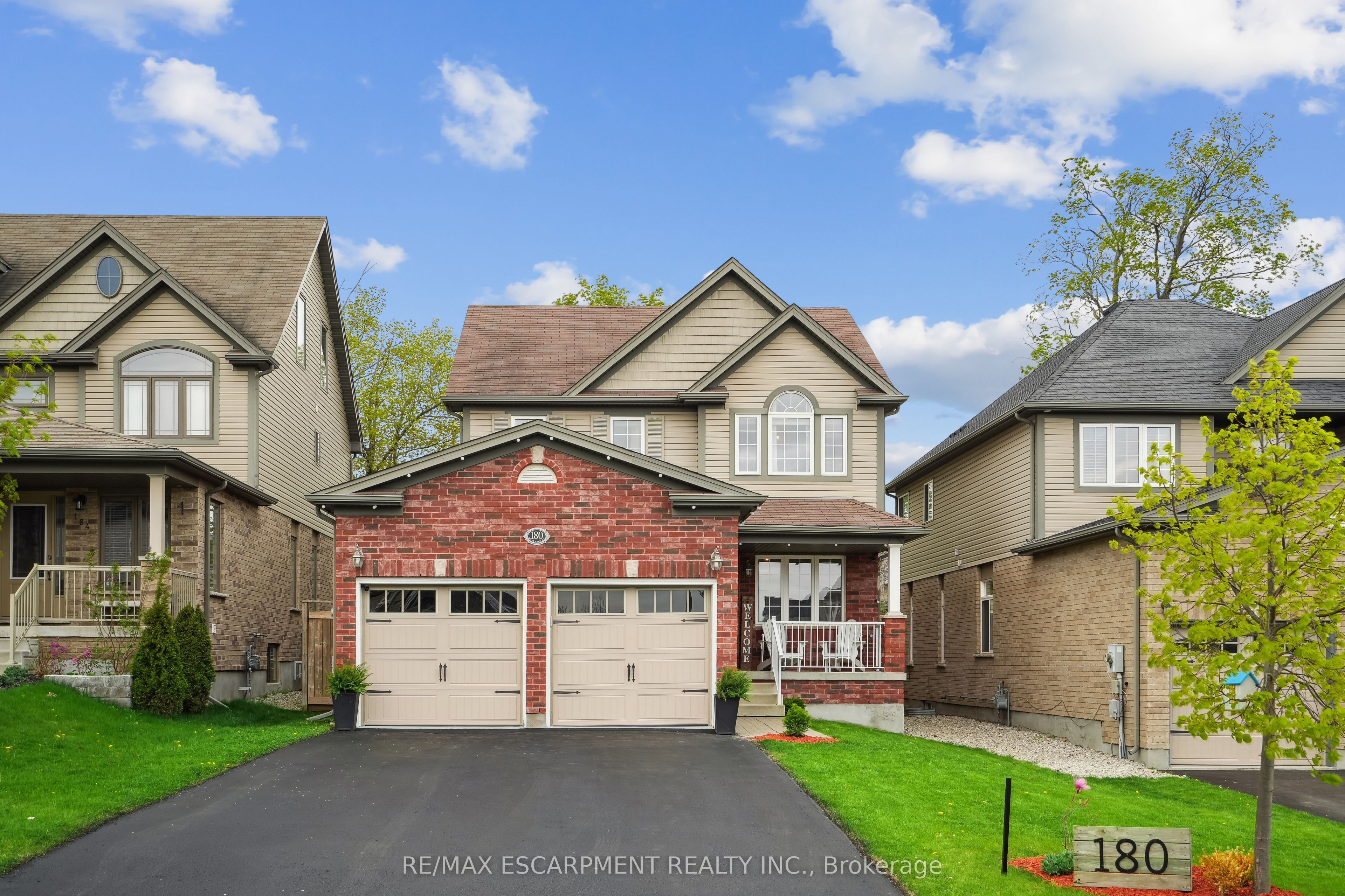 180 Coker Crescent Property Photo 1