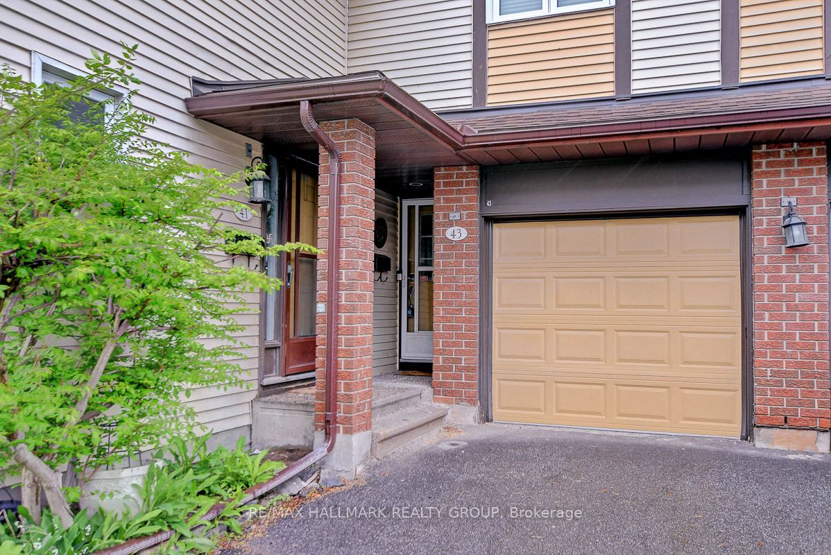 #51 - 43 Haxby Private Property Photo 1