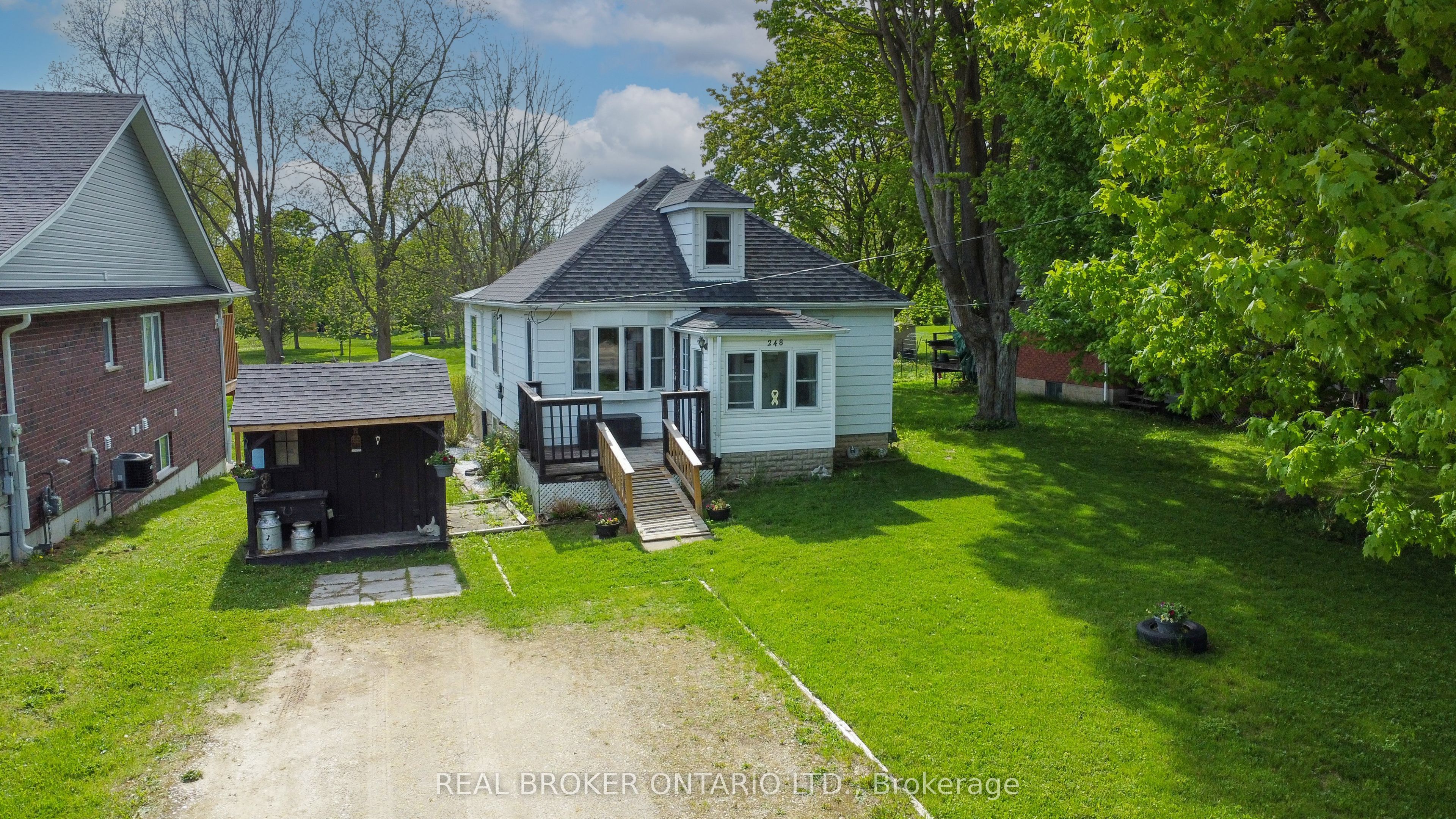 248 Bruce Street N Property Photo 1