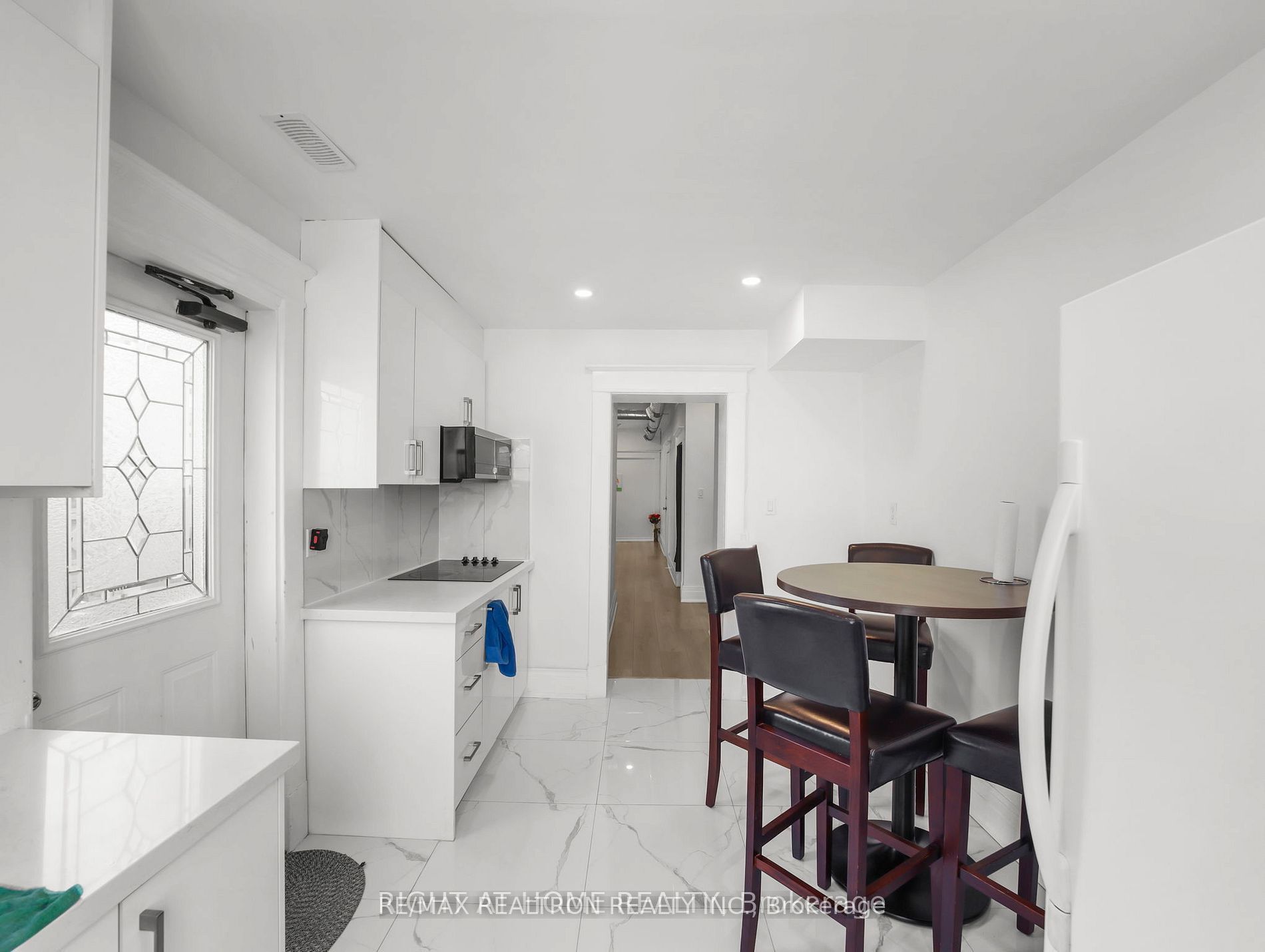 84 - 86 John Street S Property Photo 12