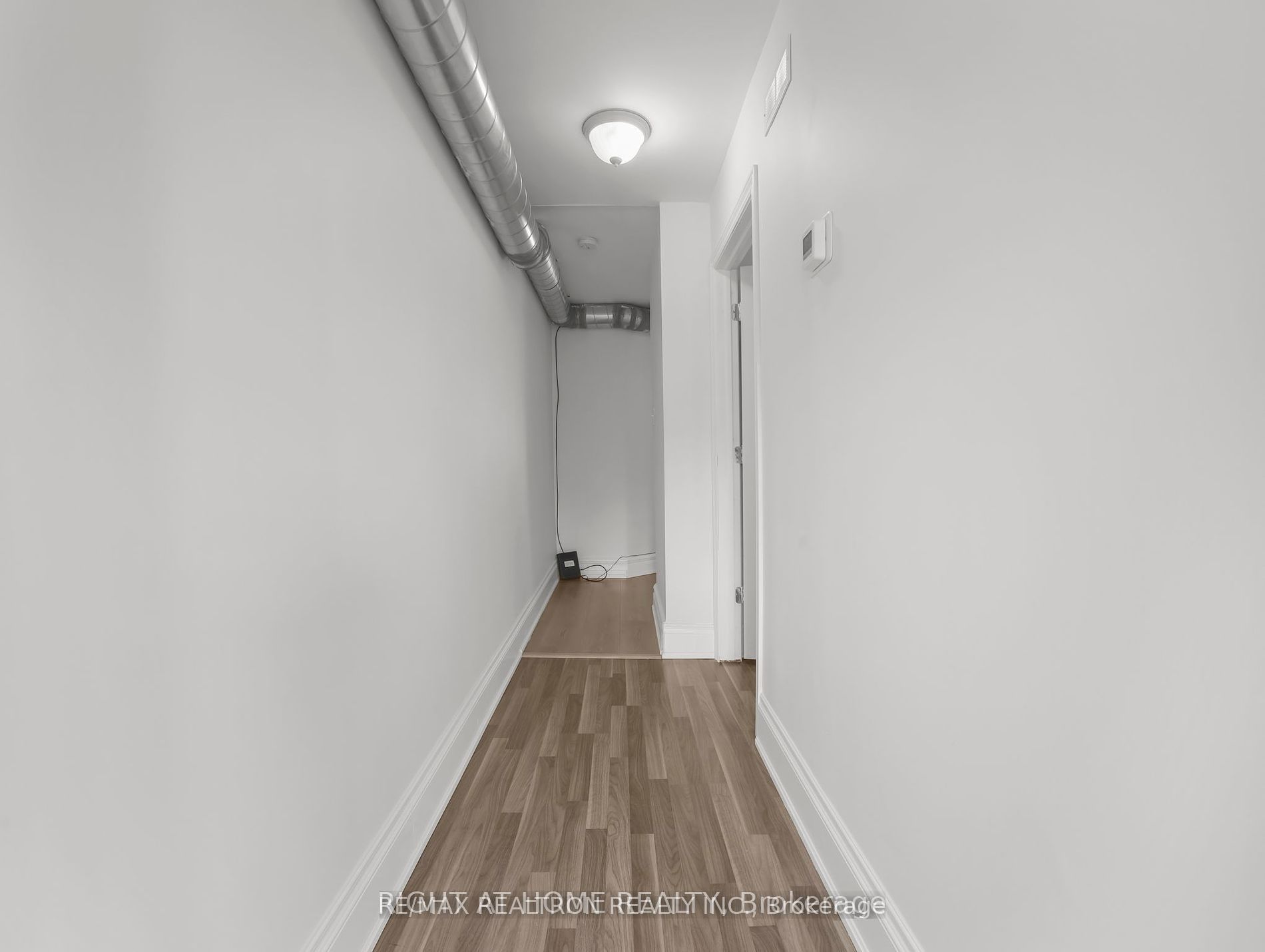 84 - 86 John Street S Property Photo 18