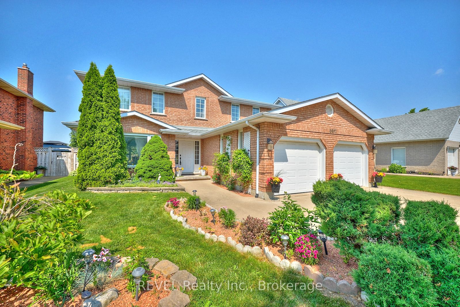 8007 Oakridge Drive Property Photo 1