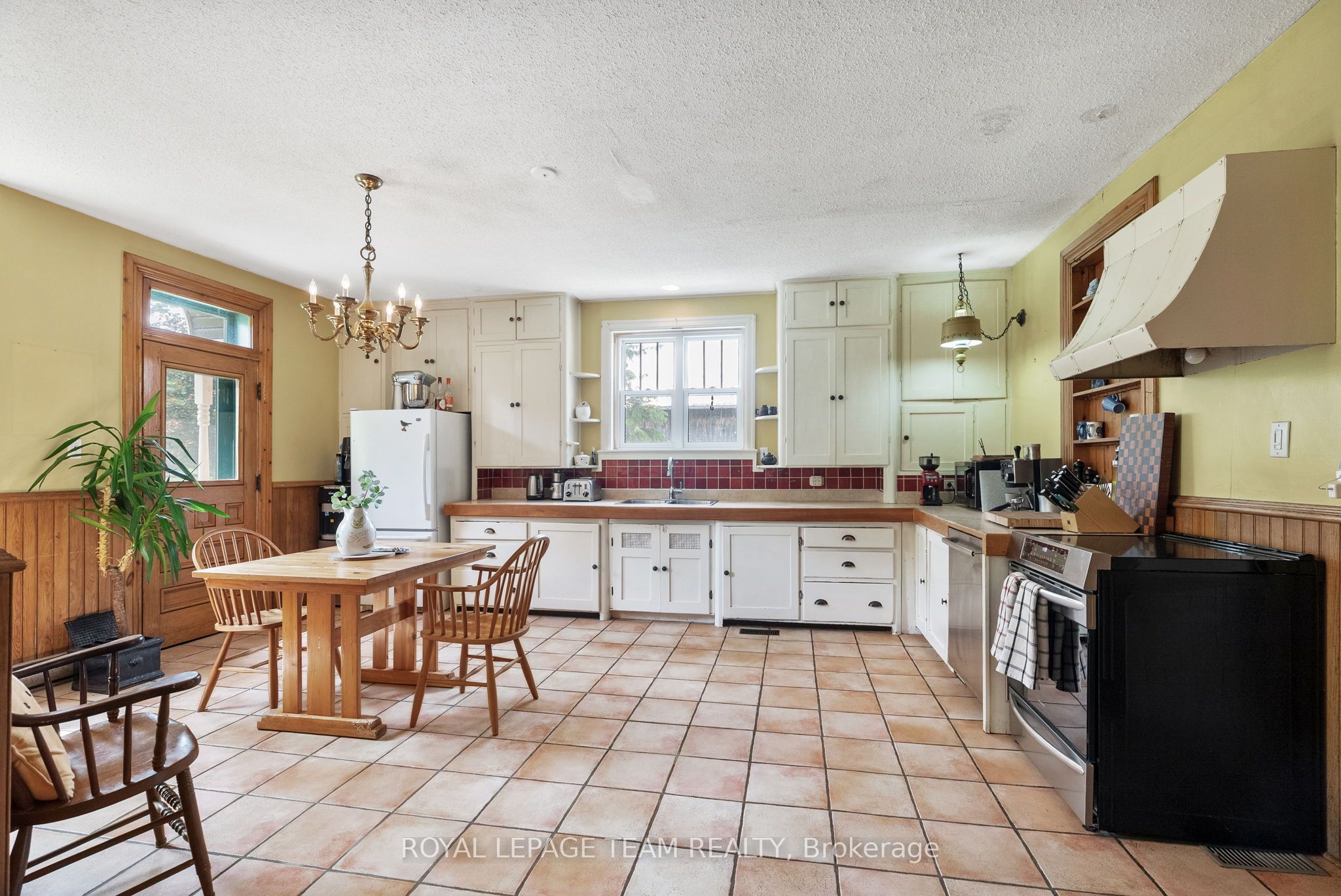 2553 Galetta Side Road Property Photo 13